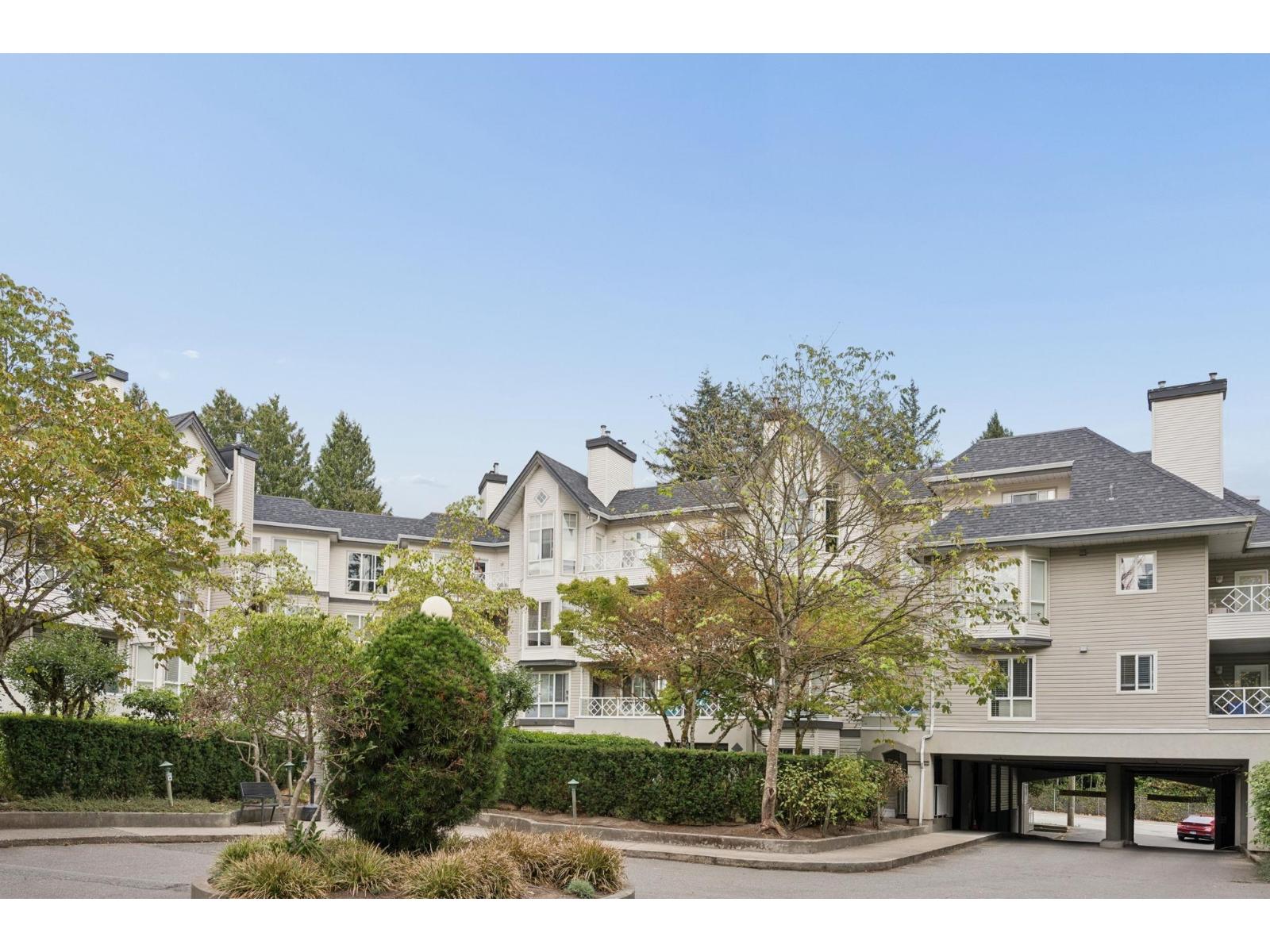 322 9979 140 STREET STREET, Surrey