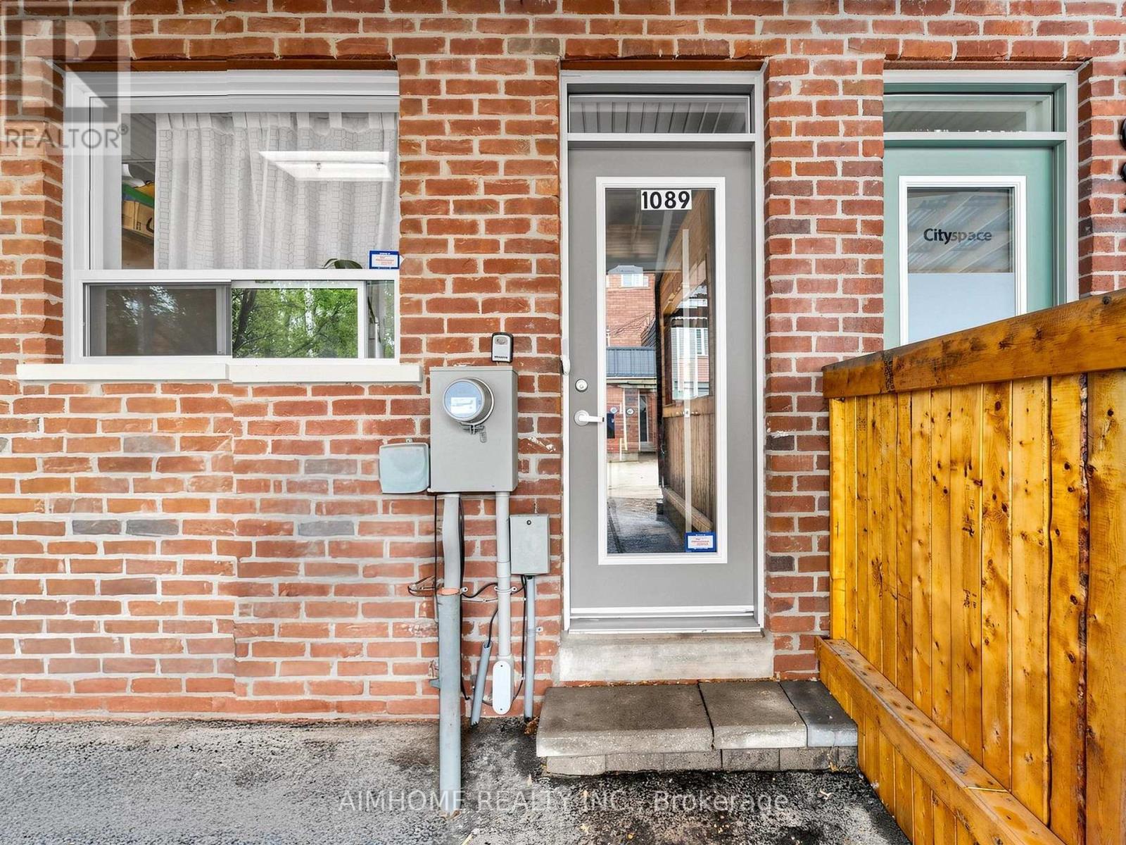 1089 DUNDAS STREET E - 16