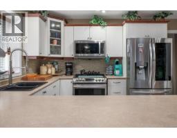 Kitchen - 3319 Cook St, Chemainus, BC V0R1K2 Photo 14