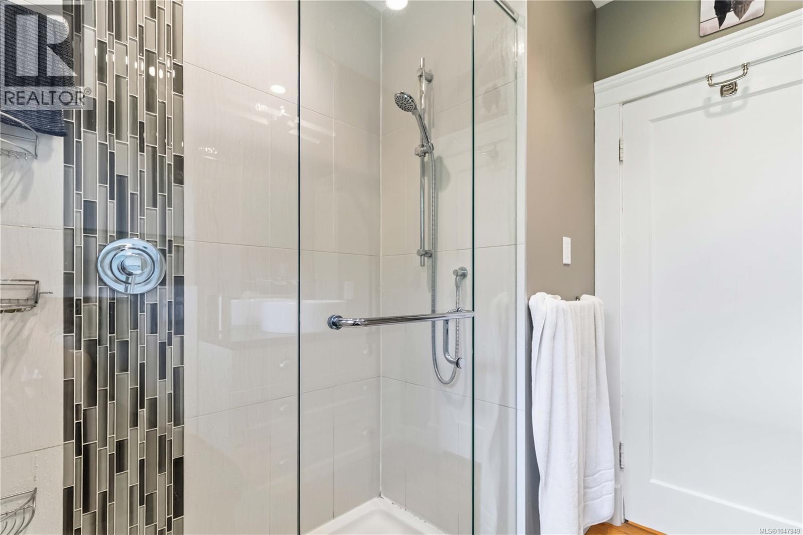 590 Monterey Ave - 32