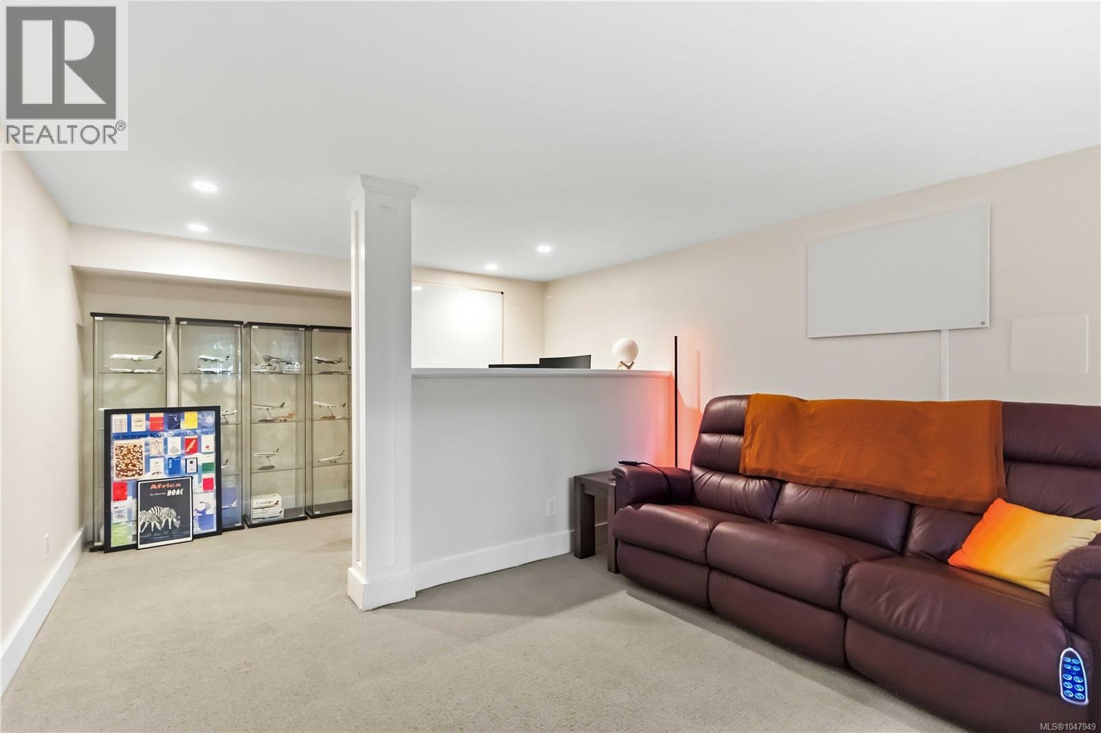 590 Monterey Ave, Oak Bay