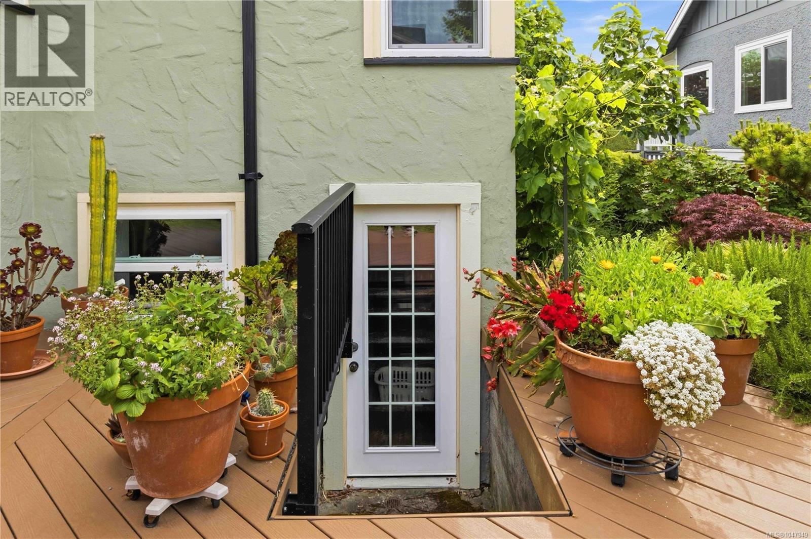590 Monterey Ave, Oak Bay