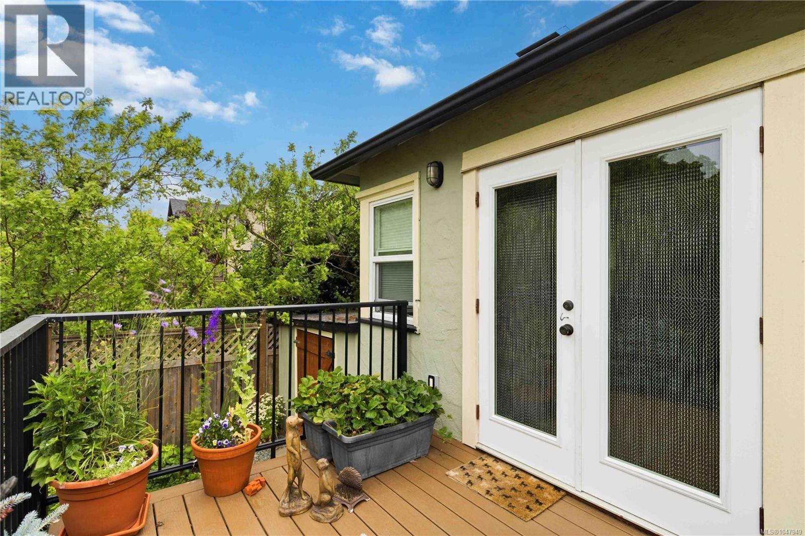 590 Monterey Ave - 43
