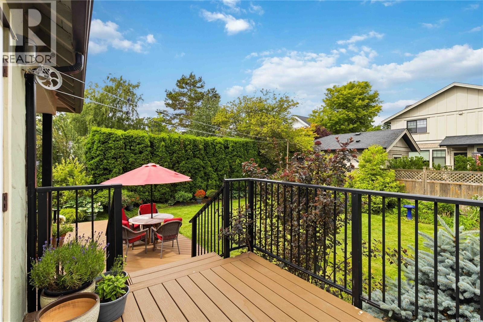 590 Monterey Ave - 45