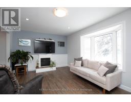 Living room - 929 Merivale Road, Ottawa, ON K1Z5Z7 Photo 6