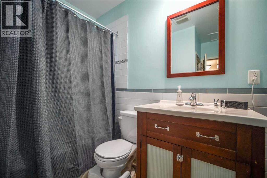 4 pc Main Bathroom