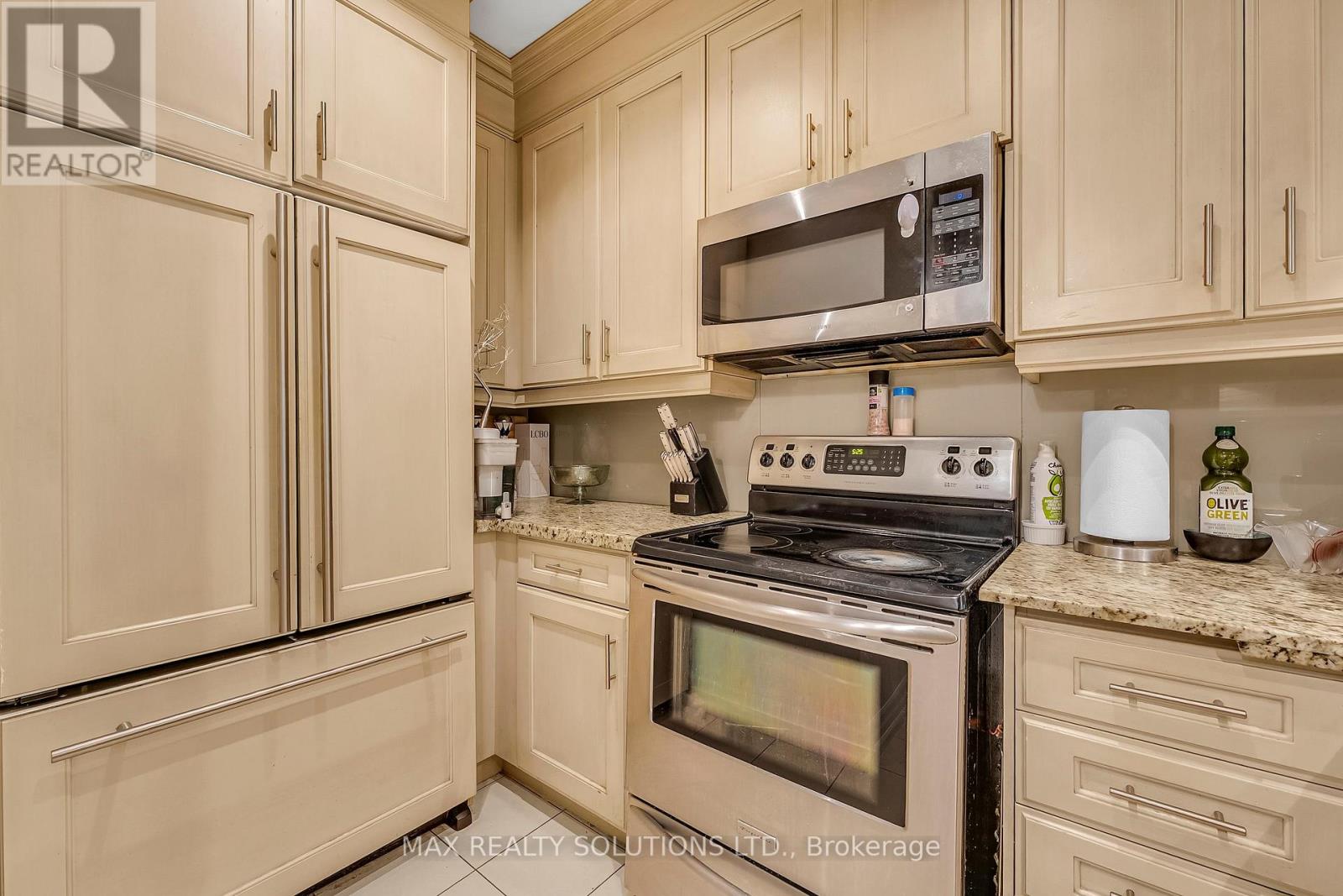 #319 20 BURKEBROOK PLACE - 14