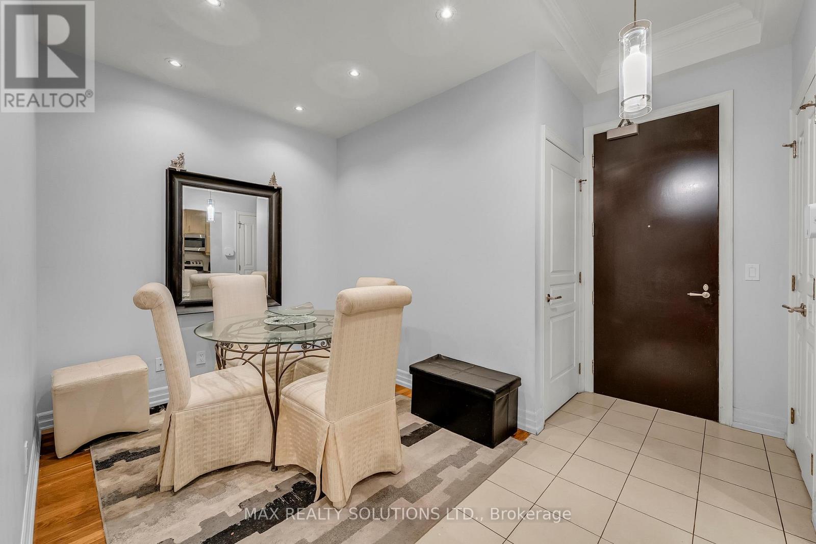 #319 20 BURKEBROOK PLACE - 16