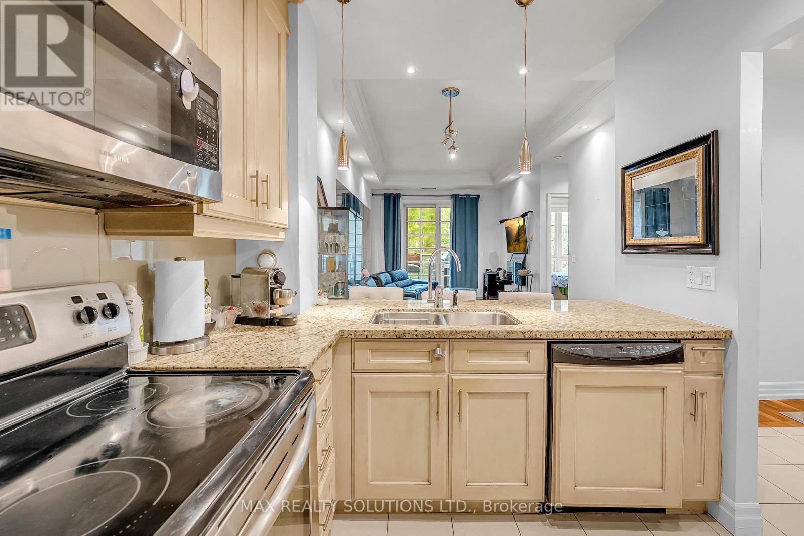 #319 20 BURKEBROOK PLACE - 20