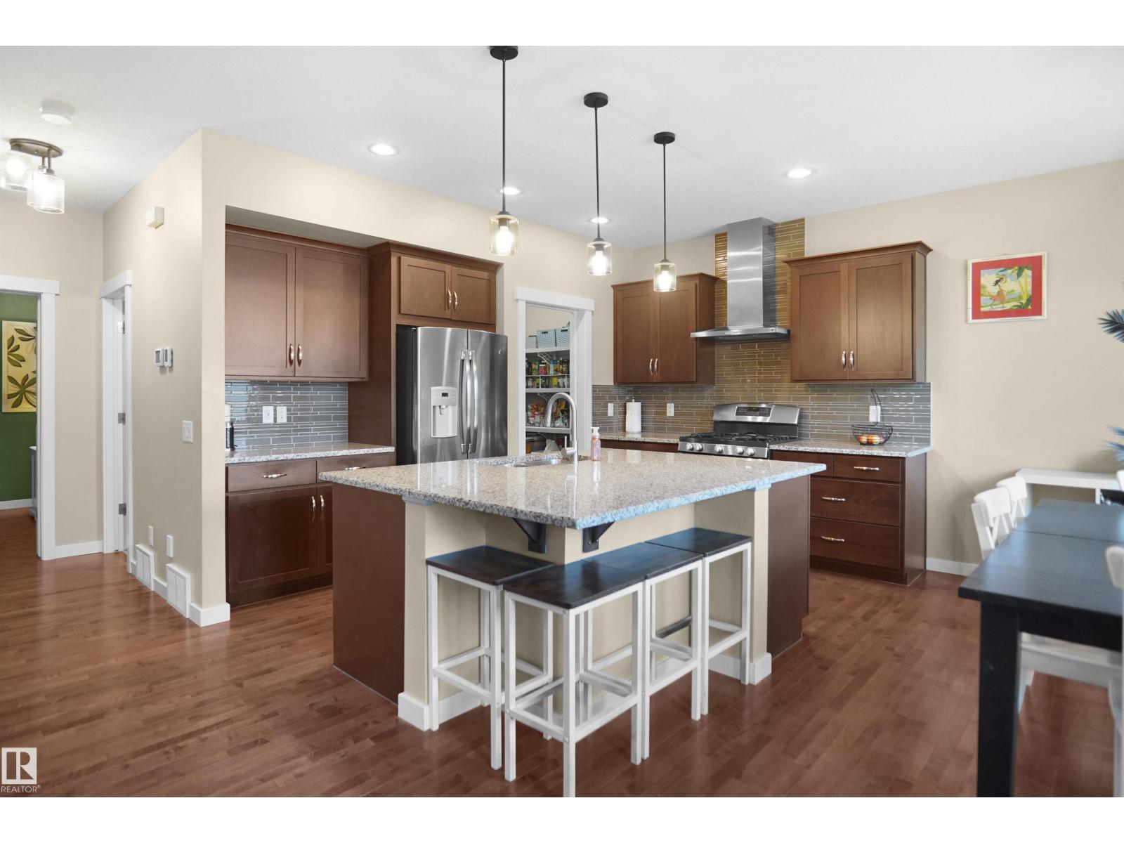 7812 18 AV SW - Image 10