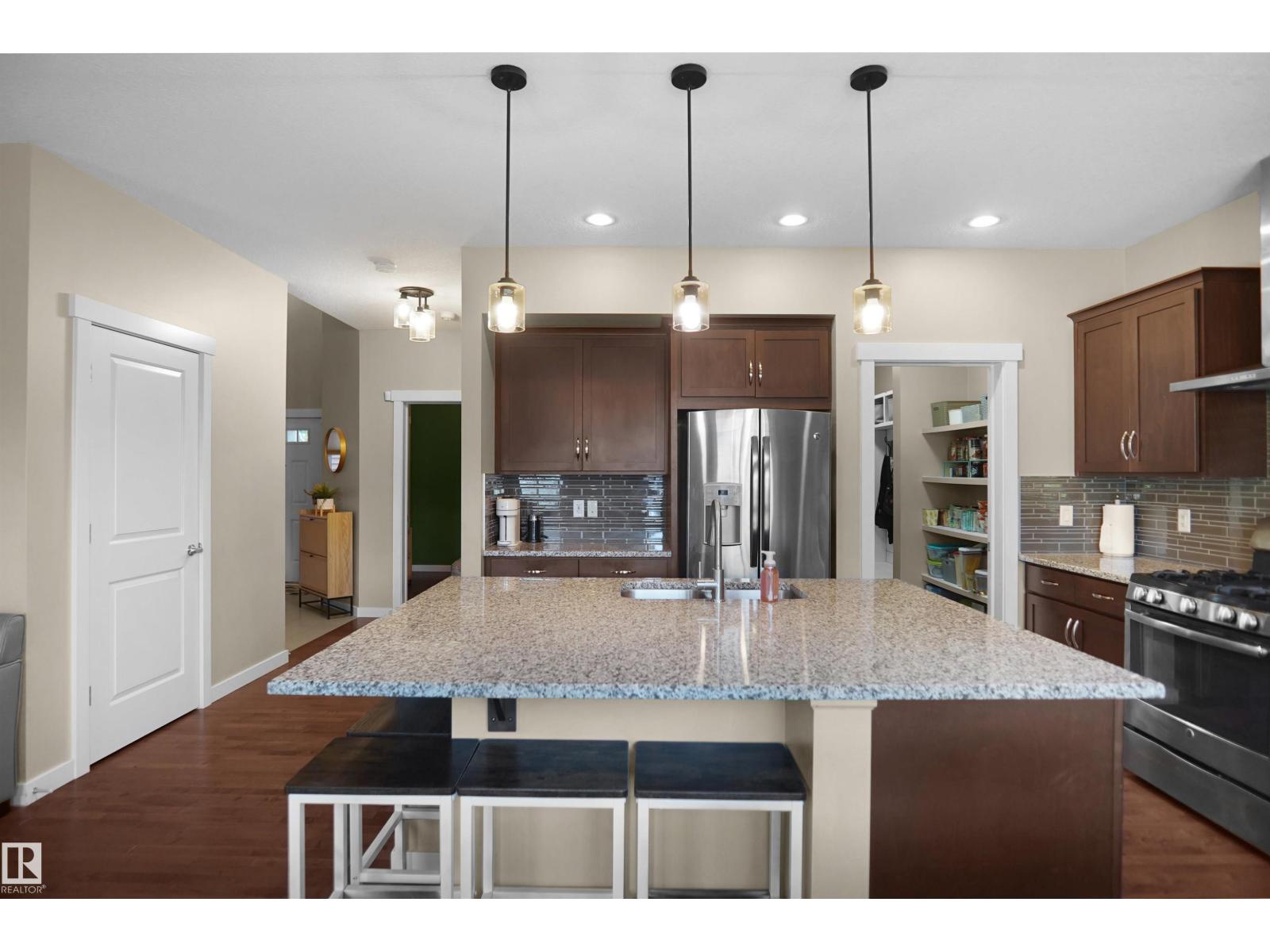 7812 18 AV SW - Image 11