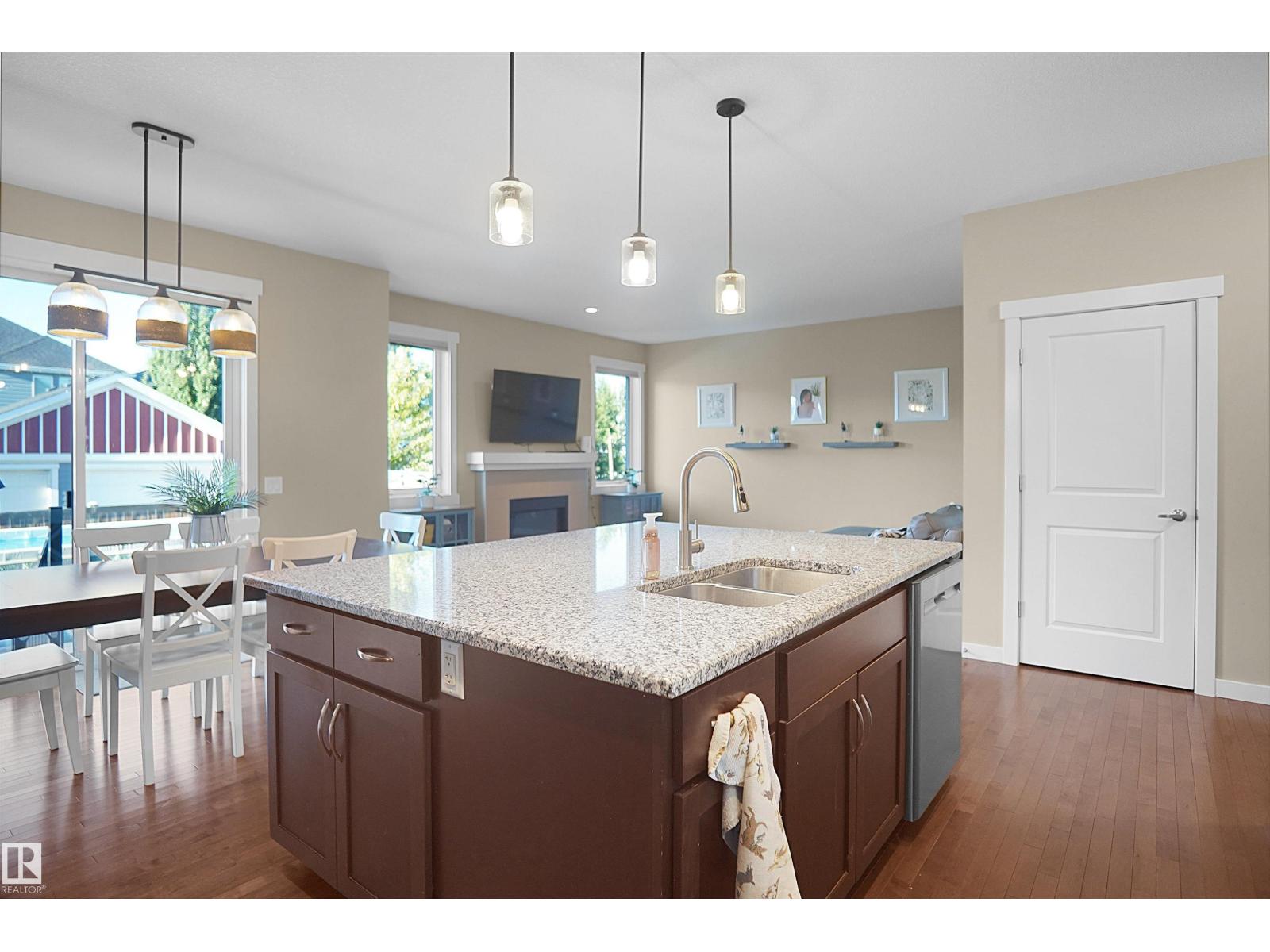 7812 18 AV SW - Image 17