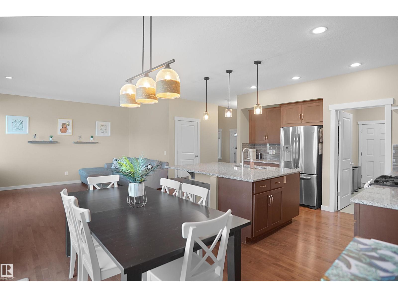 7812 18 AV SW - Image 19