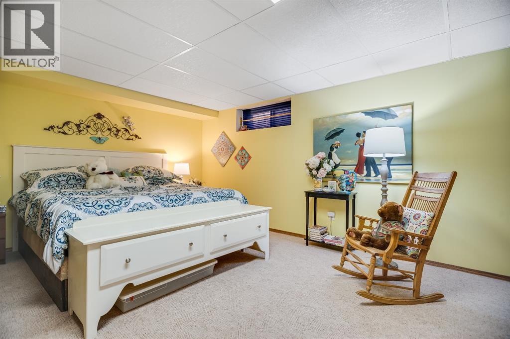 607 9 Street SE - Image 32