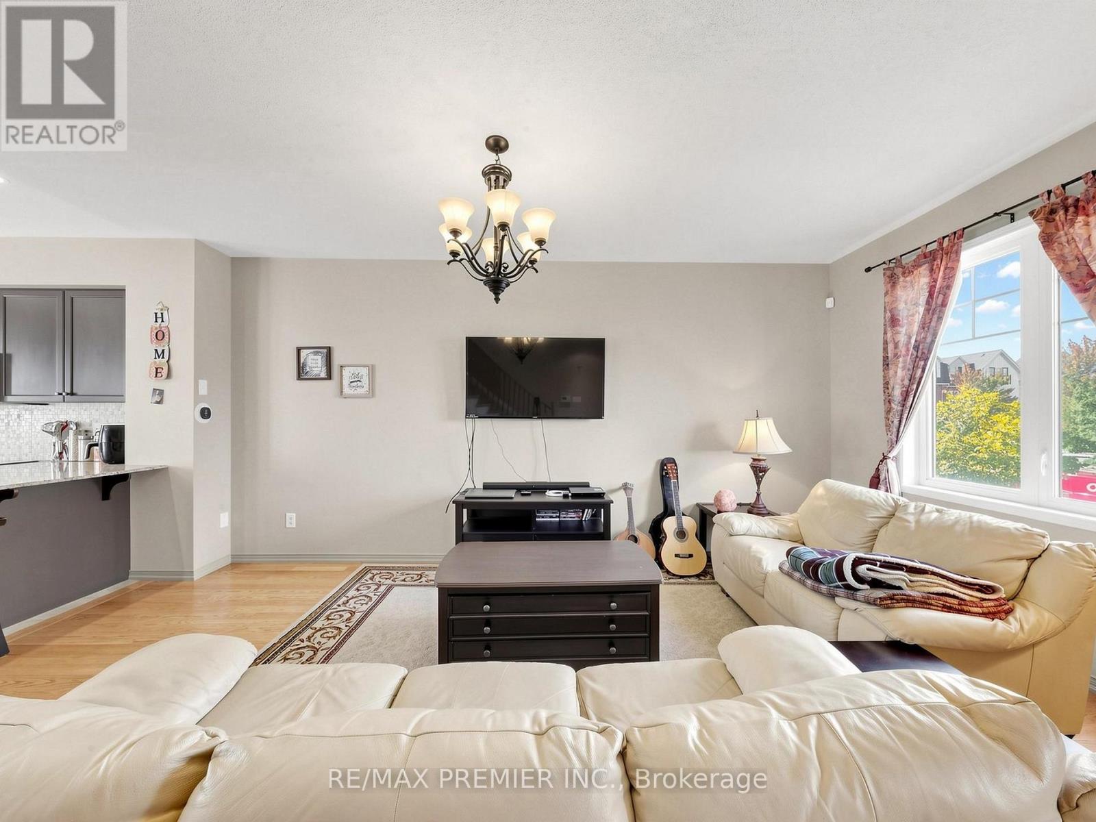 95 JOHN BELL CRESCENT - 7