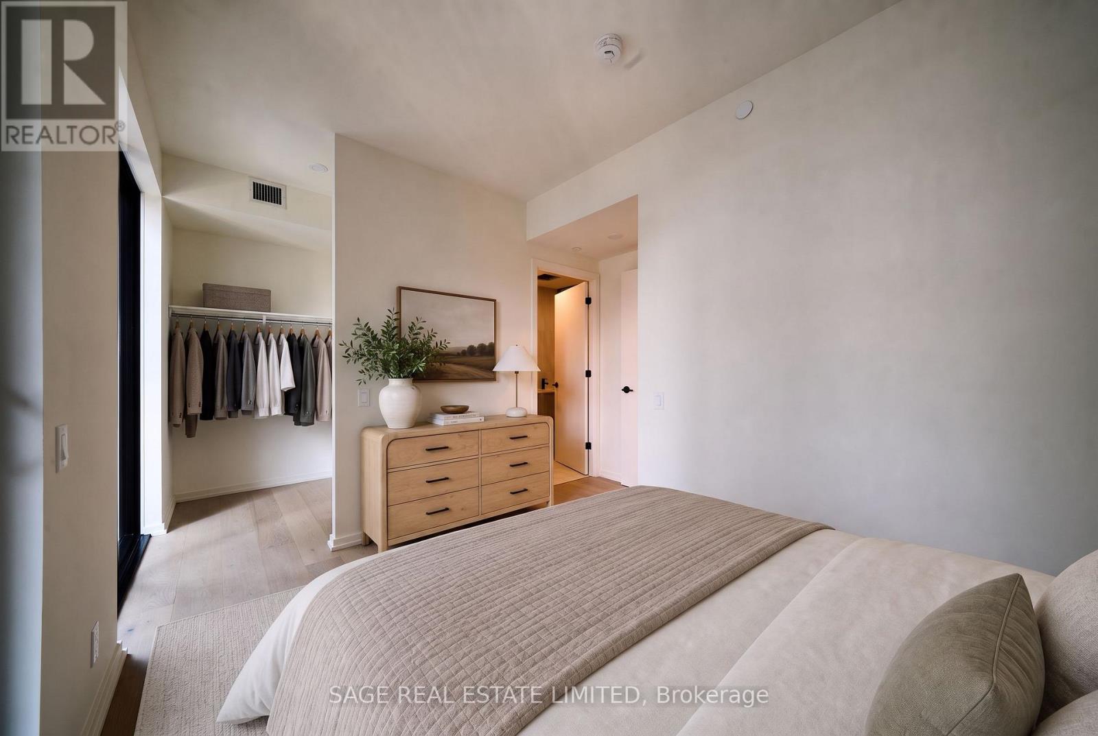 #1508 109 ERSKINE AVENUE - 18