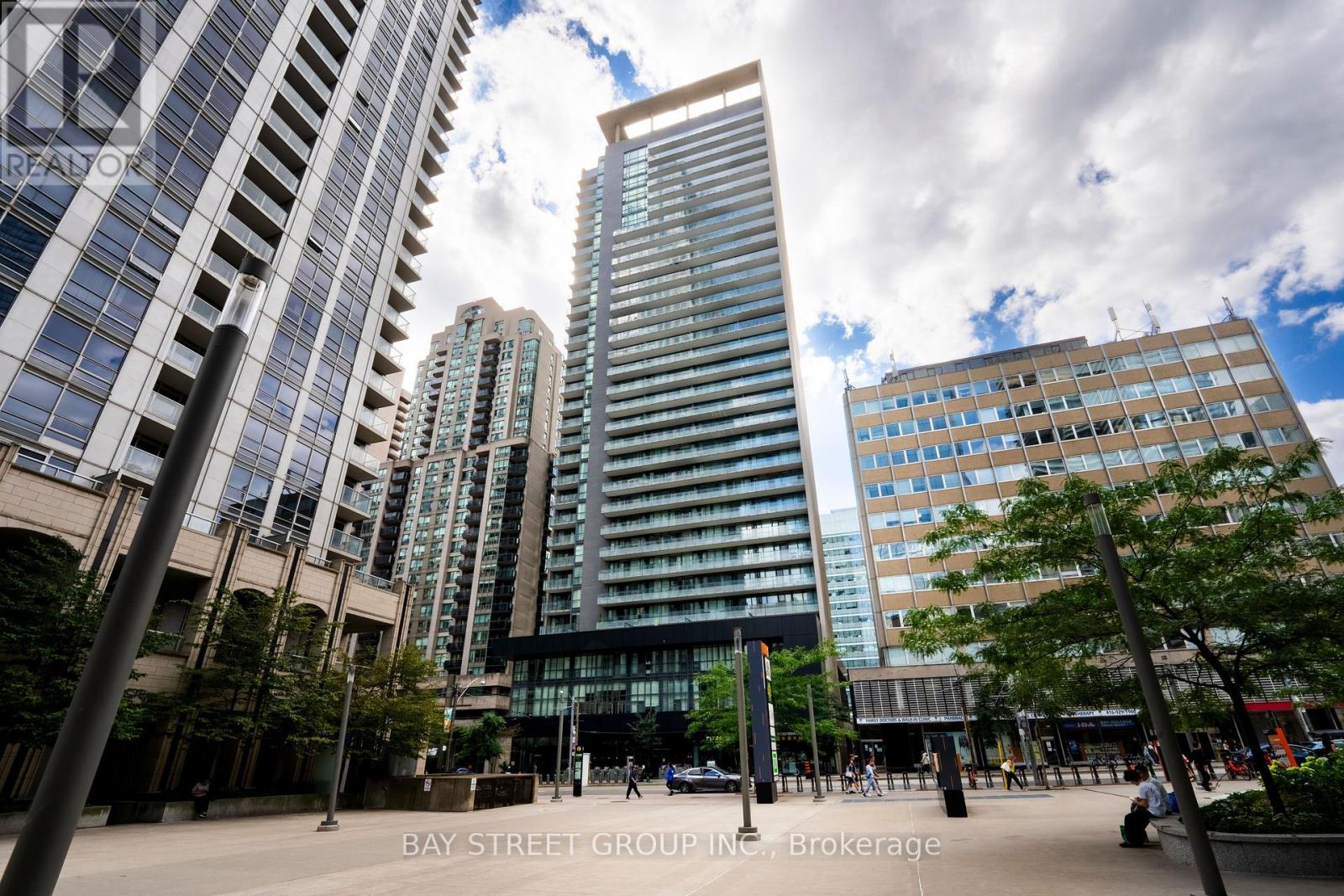 #709 770 BAY STREET - 38