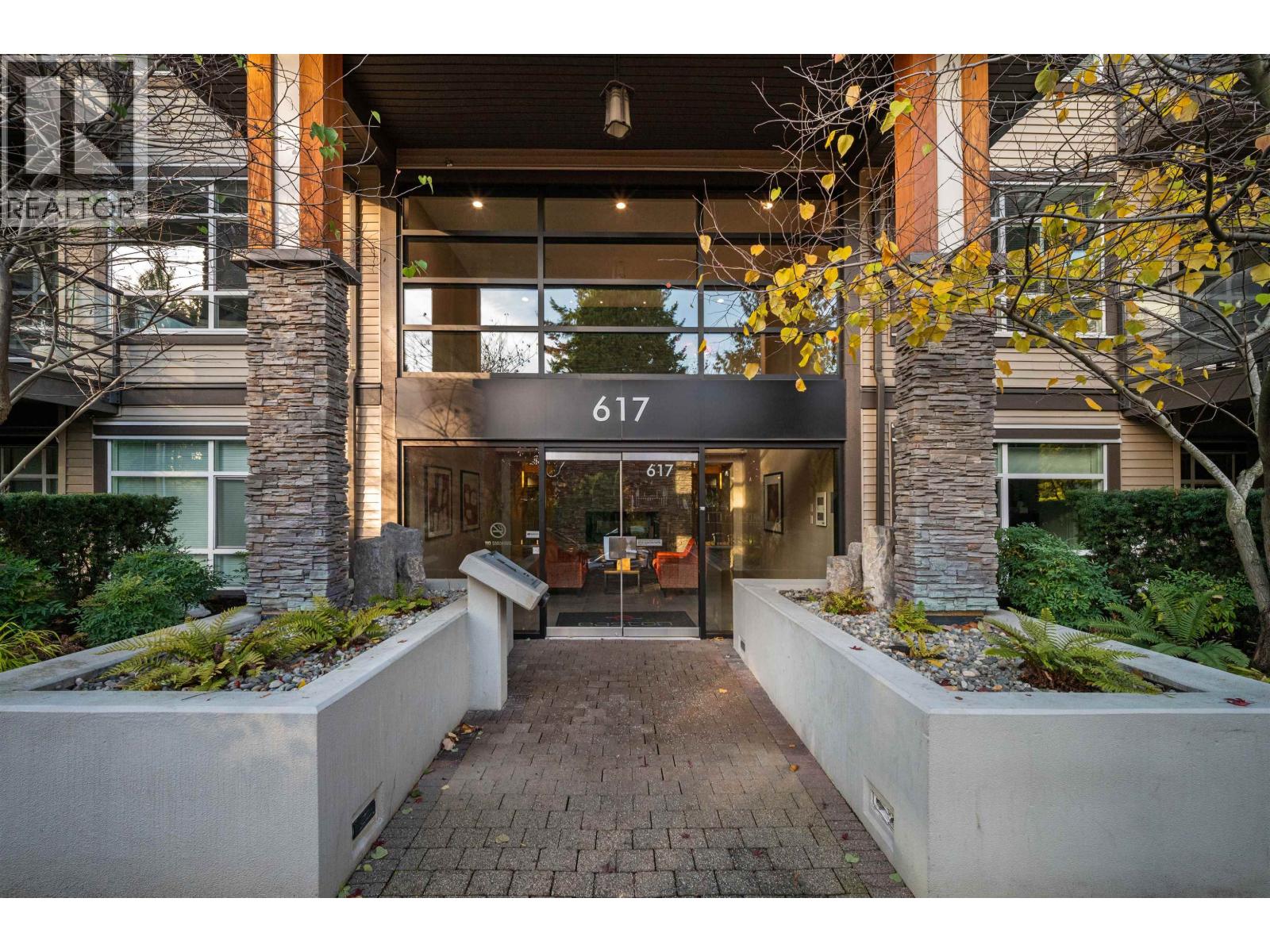 101 617 SMITH AVENUE, Coquitlam