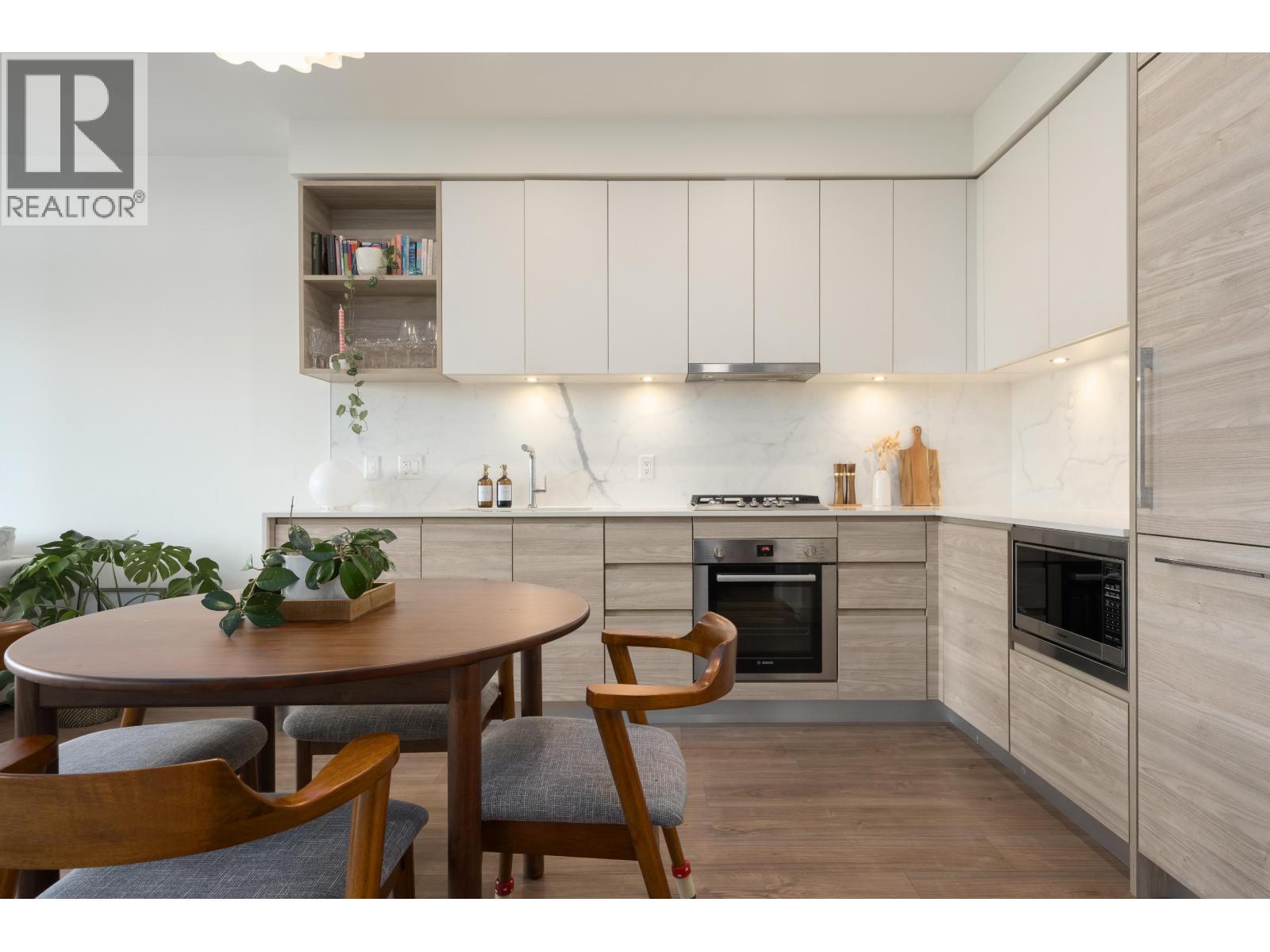 608 585 AUSTIN AVENUE, Coquitlam