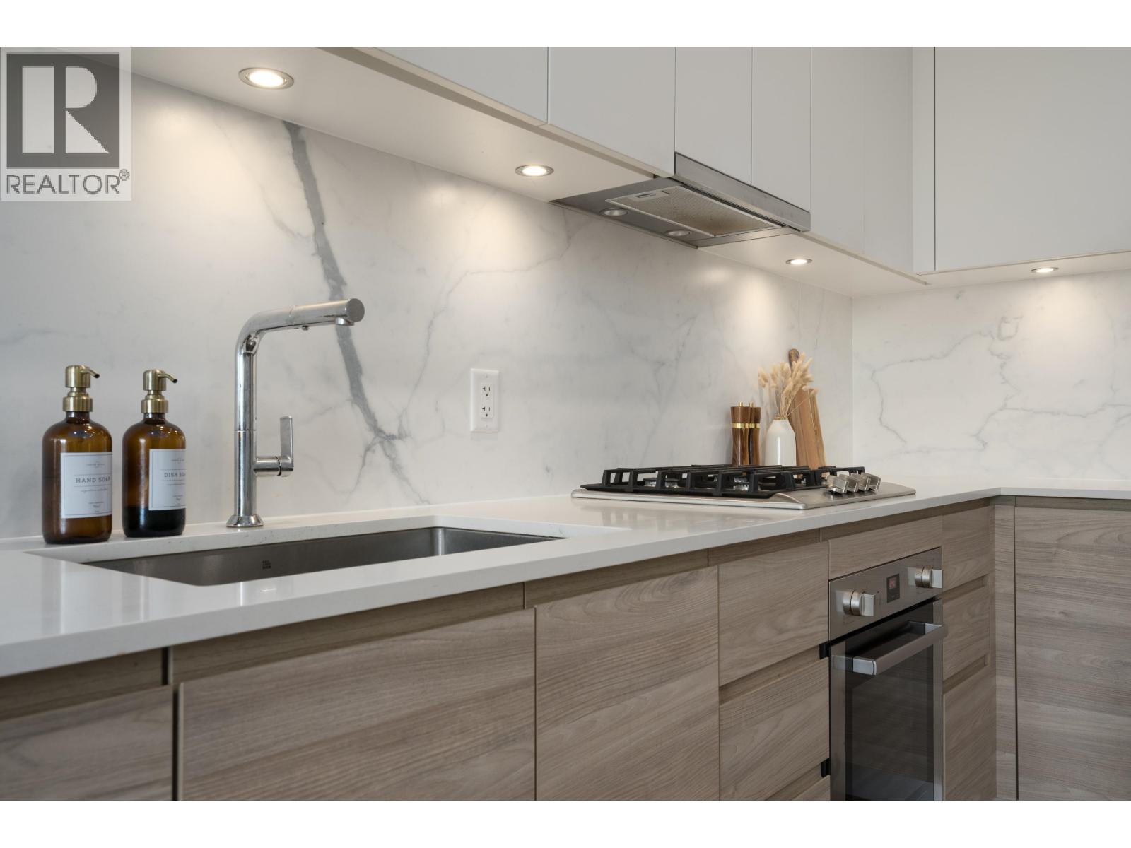 608 585 AUSTIN AVENUE, Coquitlam
