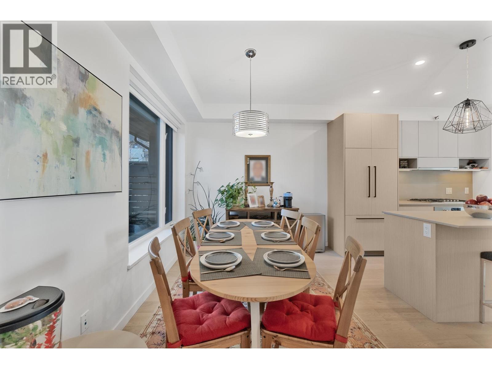 11 528 E 2ND STREET, North Vancouver