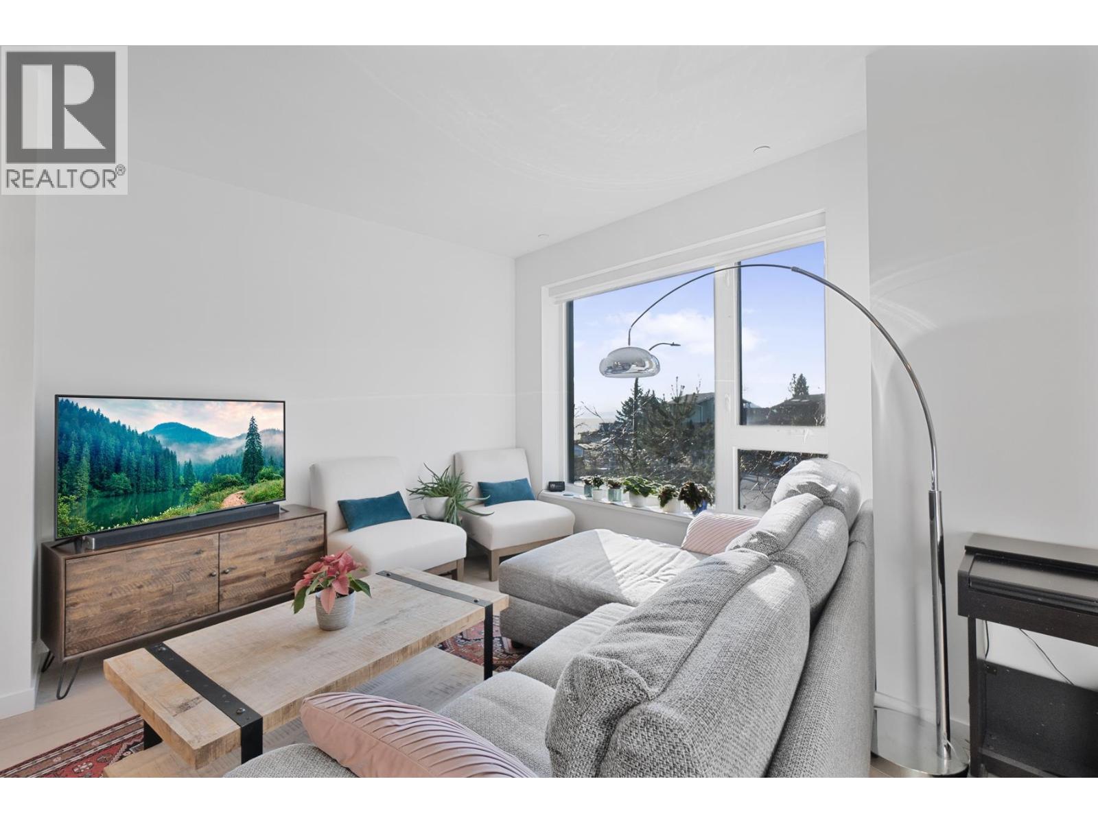 11 528 E 2ND STREET, North Vancouver