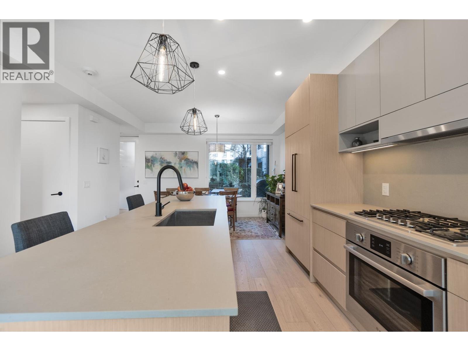 11 528 E 2ND STREET, North Vancouver