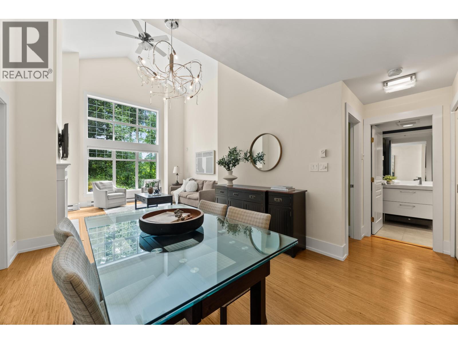 306 1140 STRATHAVEN DRIVE, North Vancouver