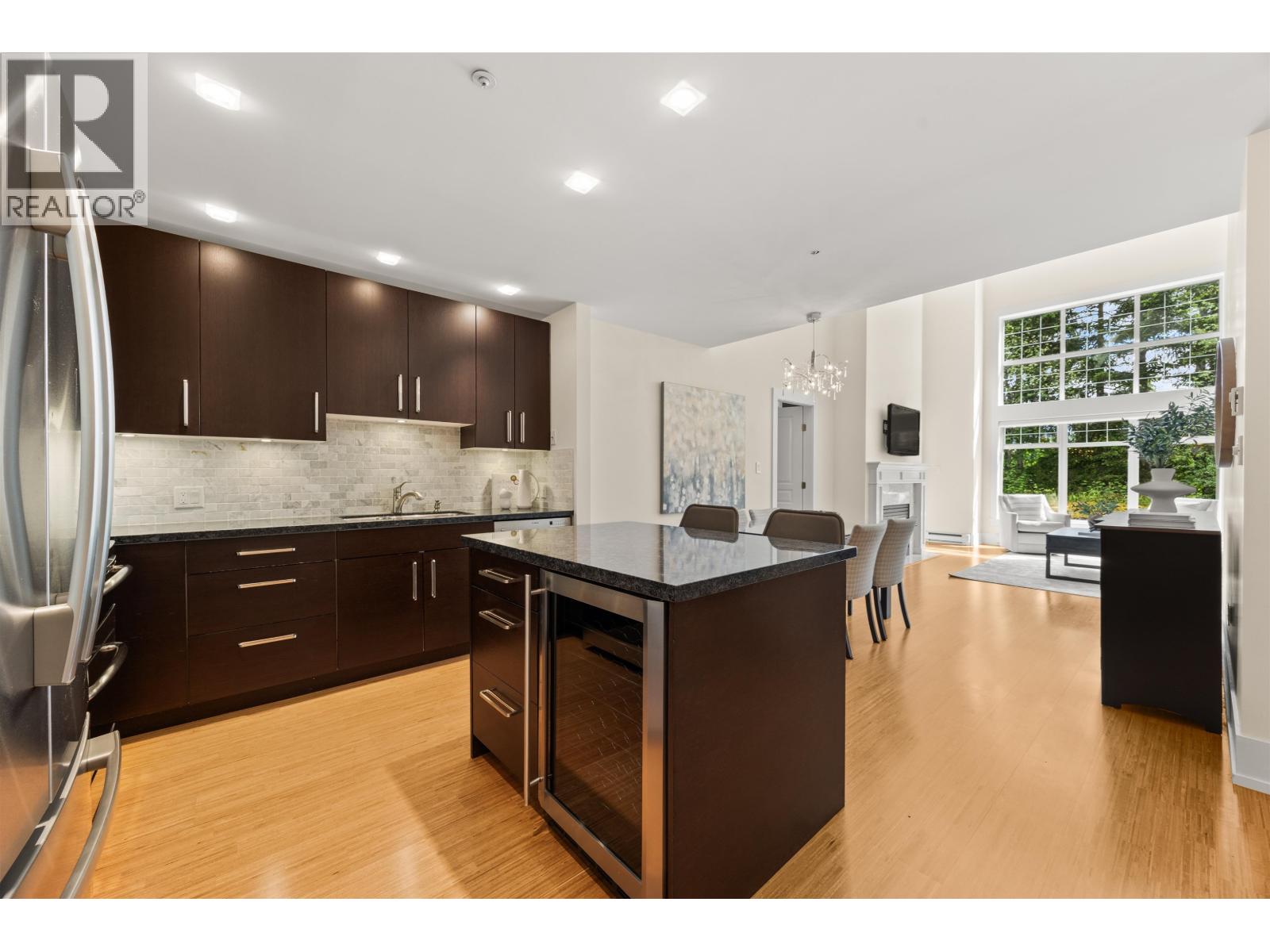 306 1140 STRATHAVEN DRIVE, North Vancouver