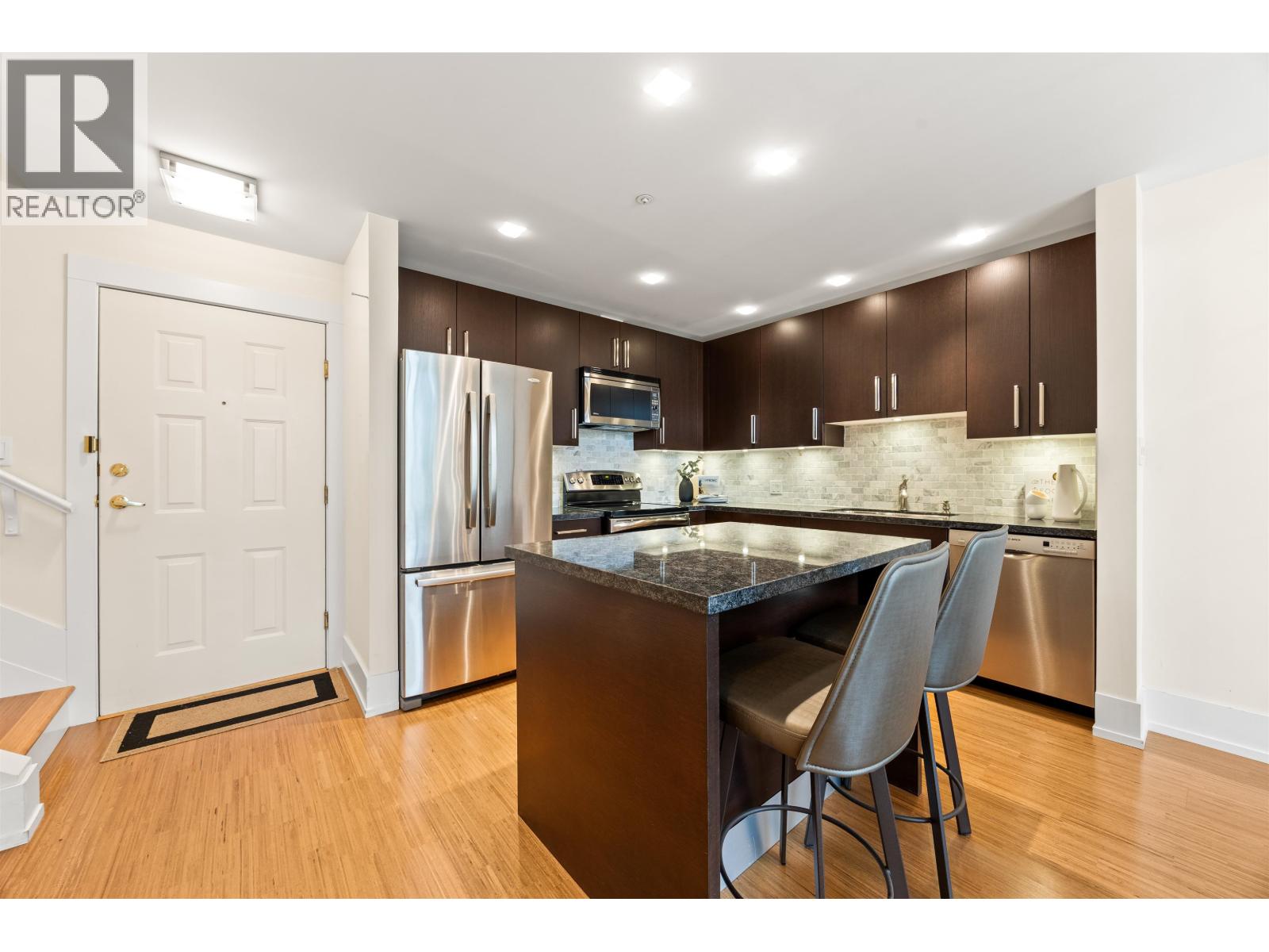 306 1140 STRATHAVEN DRIVE, North Vancouver