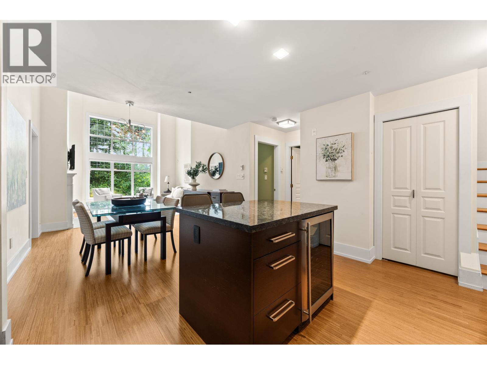 306 1140 STRATHAVEN DRIVE, North Vancouver