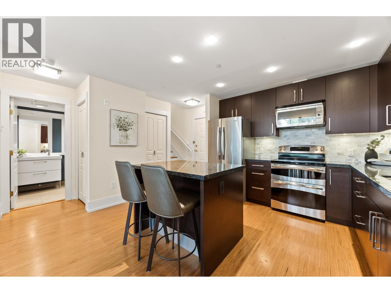 306 1140 STRATHAVEN DRIVE, North Vancouver
