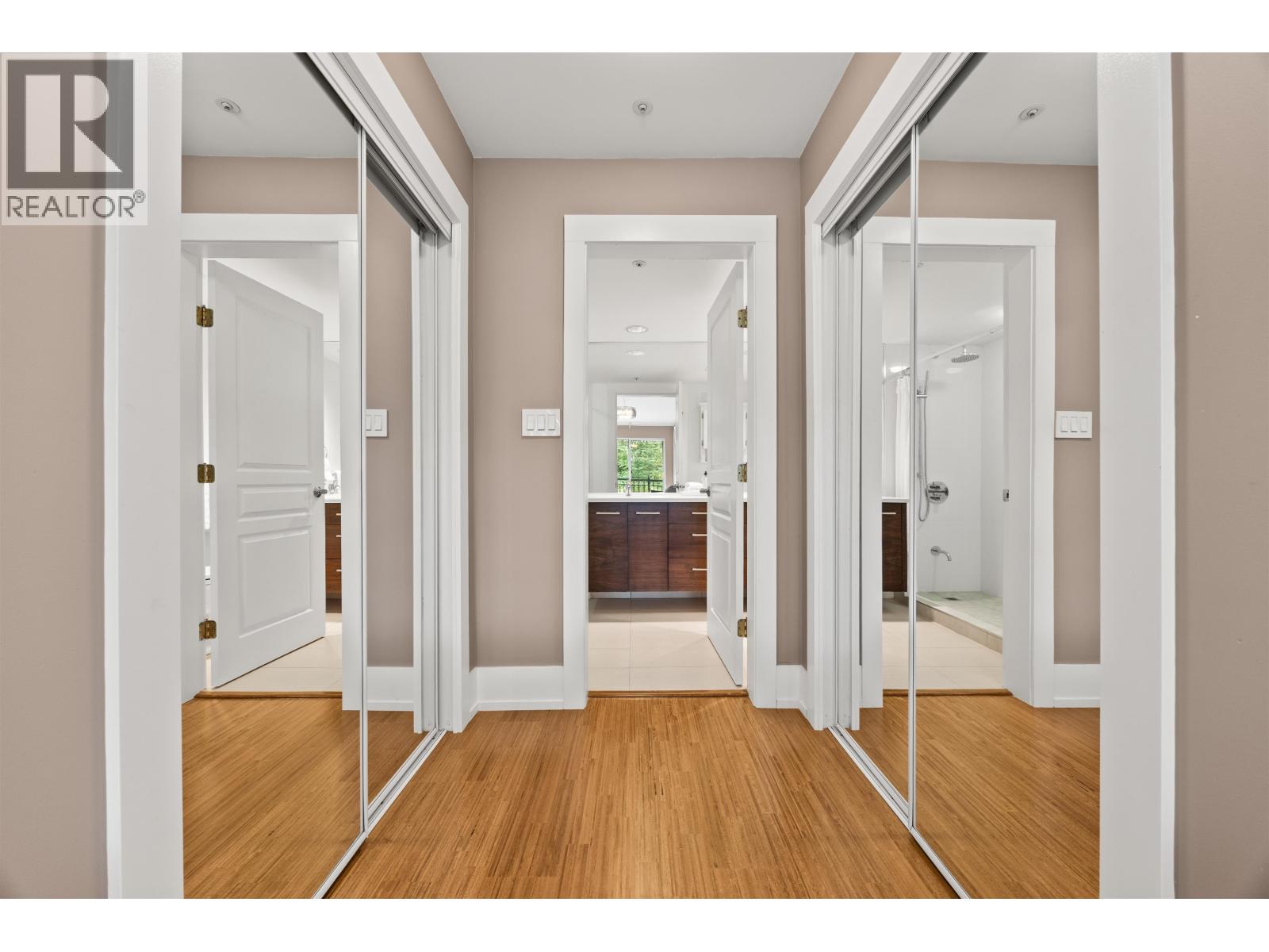 306 1140 STRATHAVEN DRIVE, North Vancouver