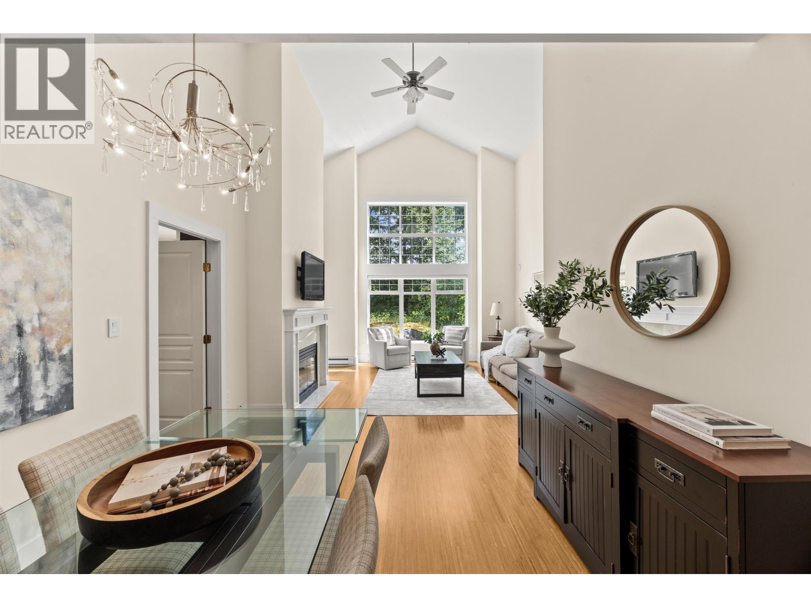 306 1140 STRATHAVEN DRIVE, North Vancouver