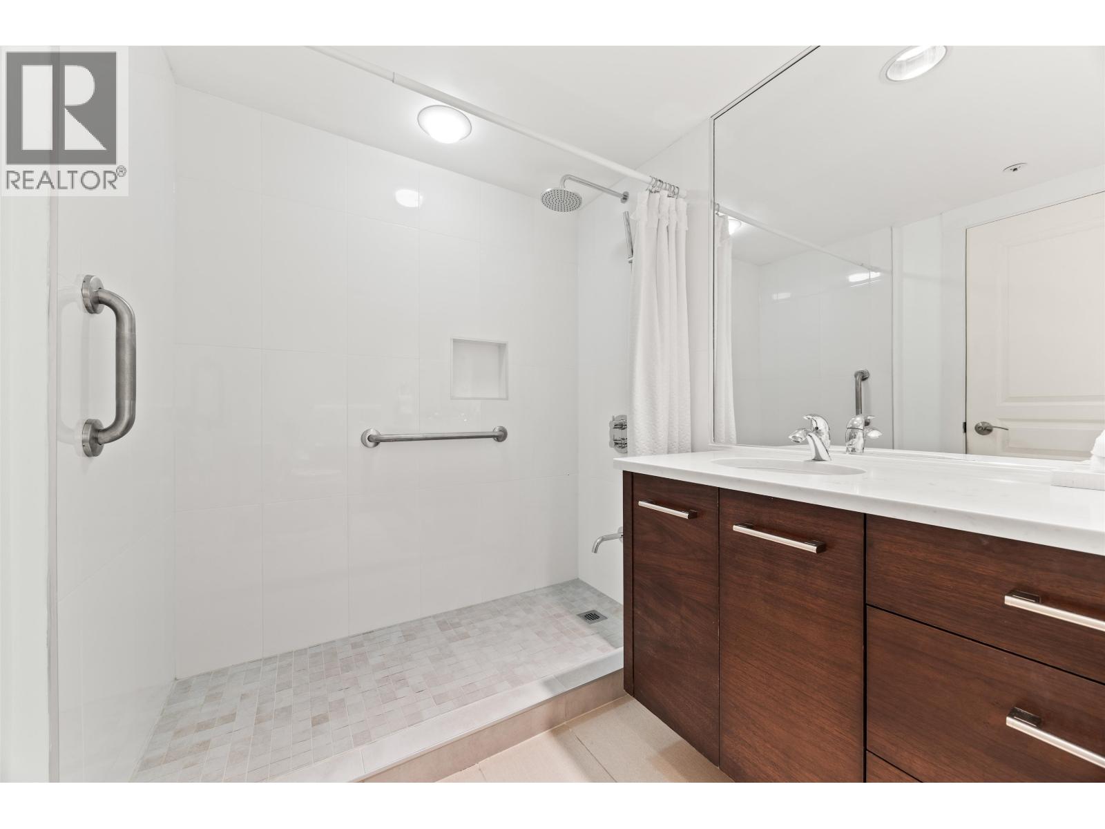 306 1140 STRATHAVEN DRIVE, North Vancouver