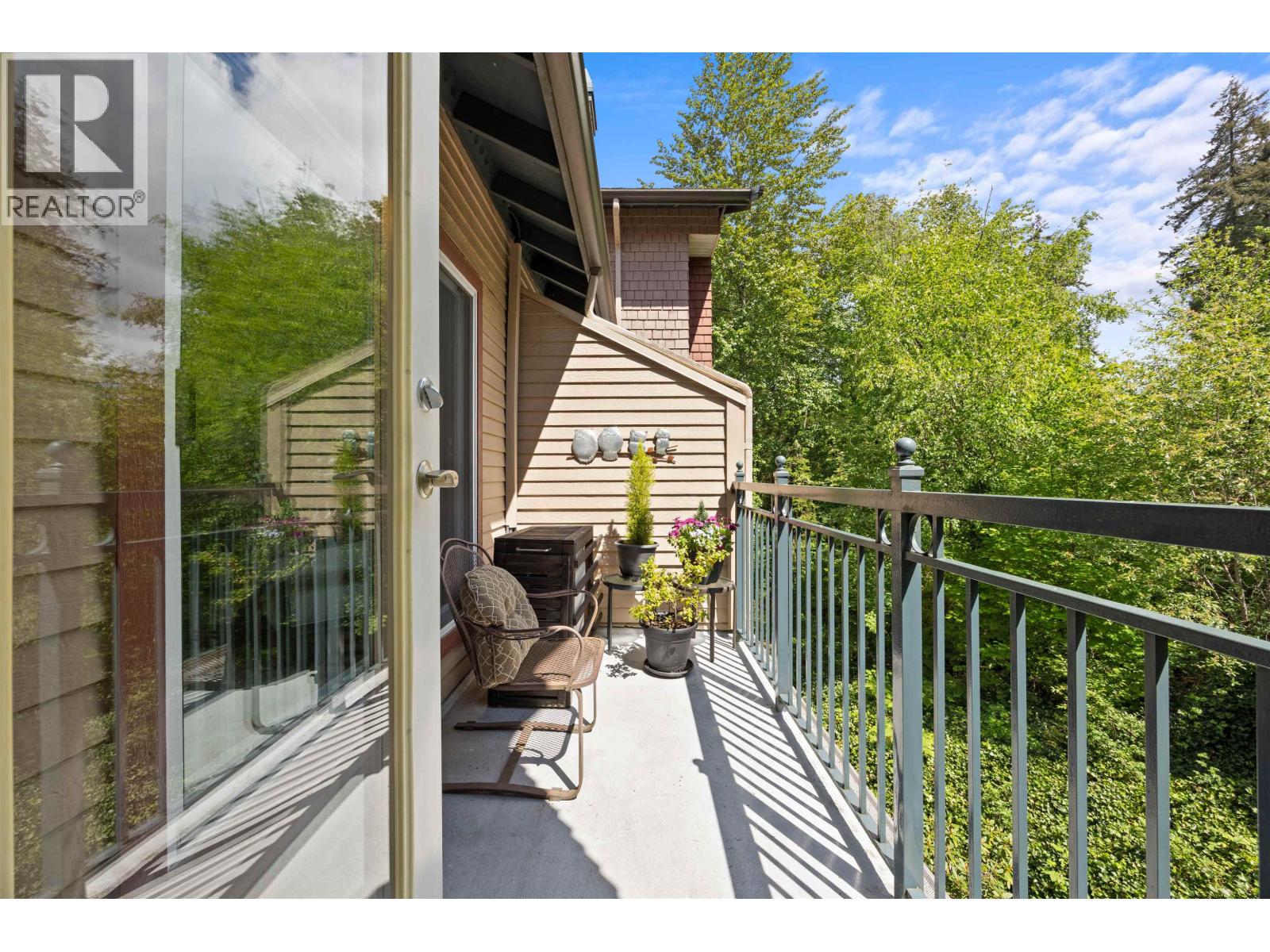 306 1140 STRATHAVEN DRIVE, North Vancouver