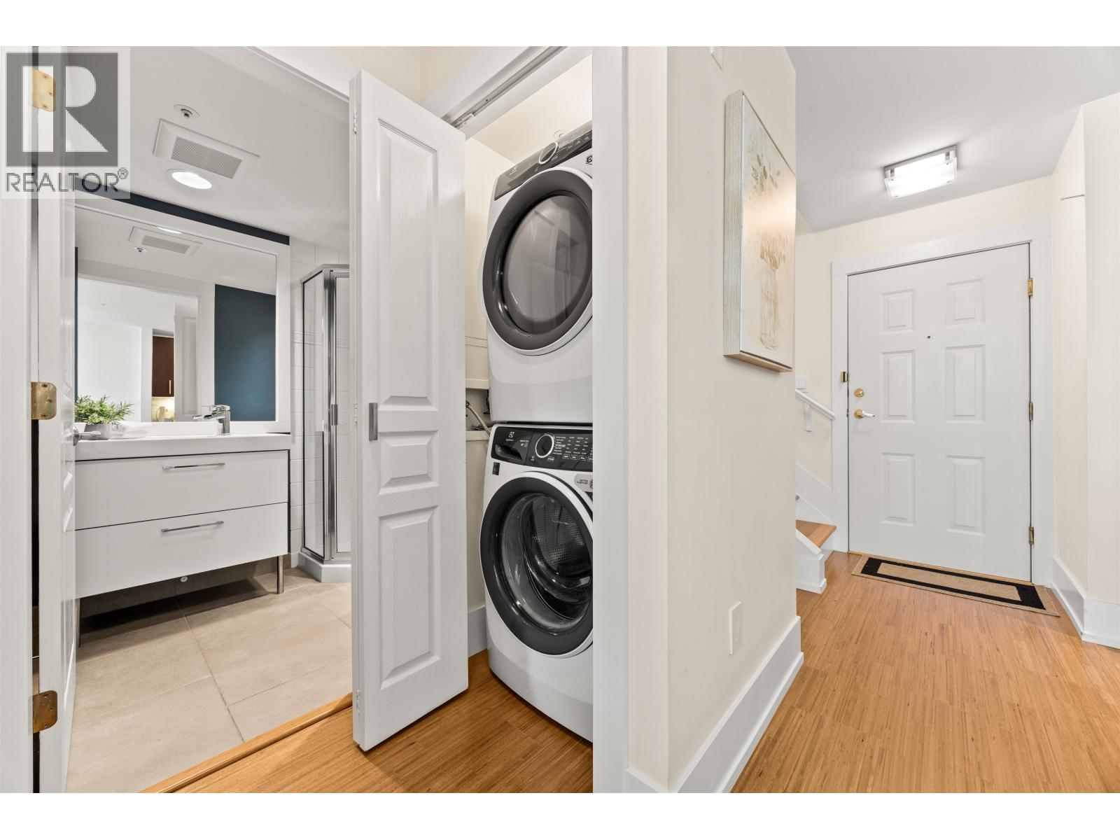 306 1140 STRATHAVEN DRIVE, North Vancouver