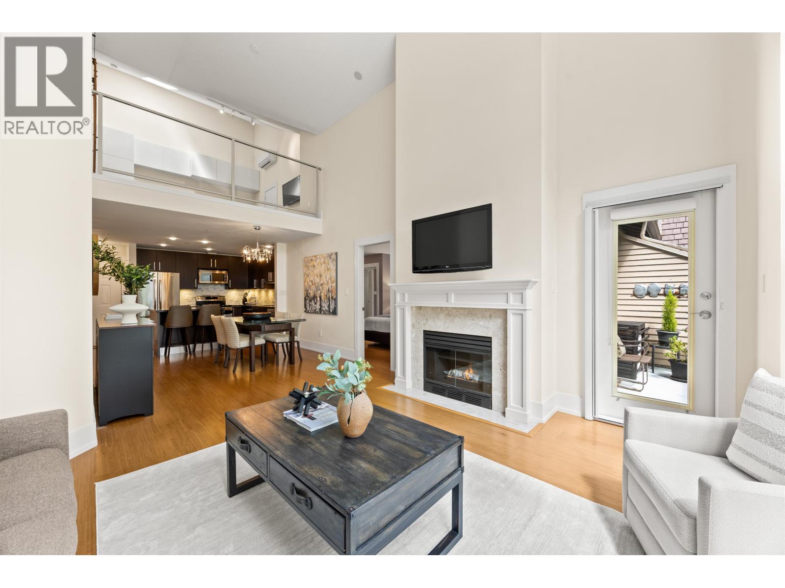 306 1140 STRATHAVEN DRIVE, North Vancouver