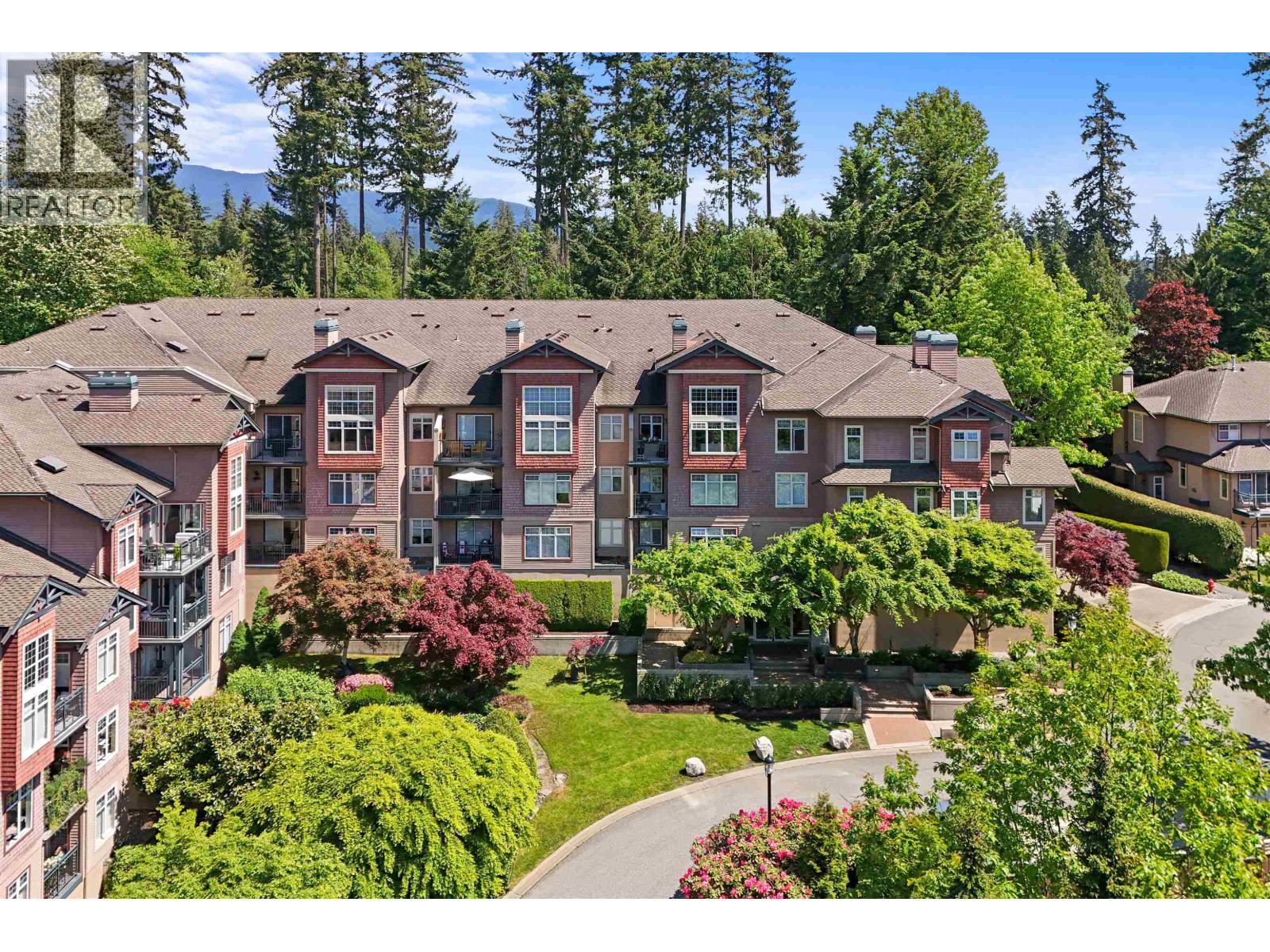 306 1140 STRATHAVEN DRIVE, North Vancouver
