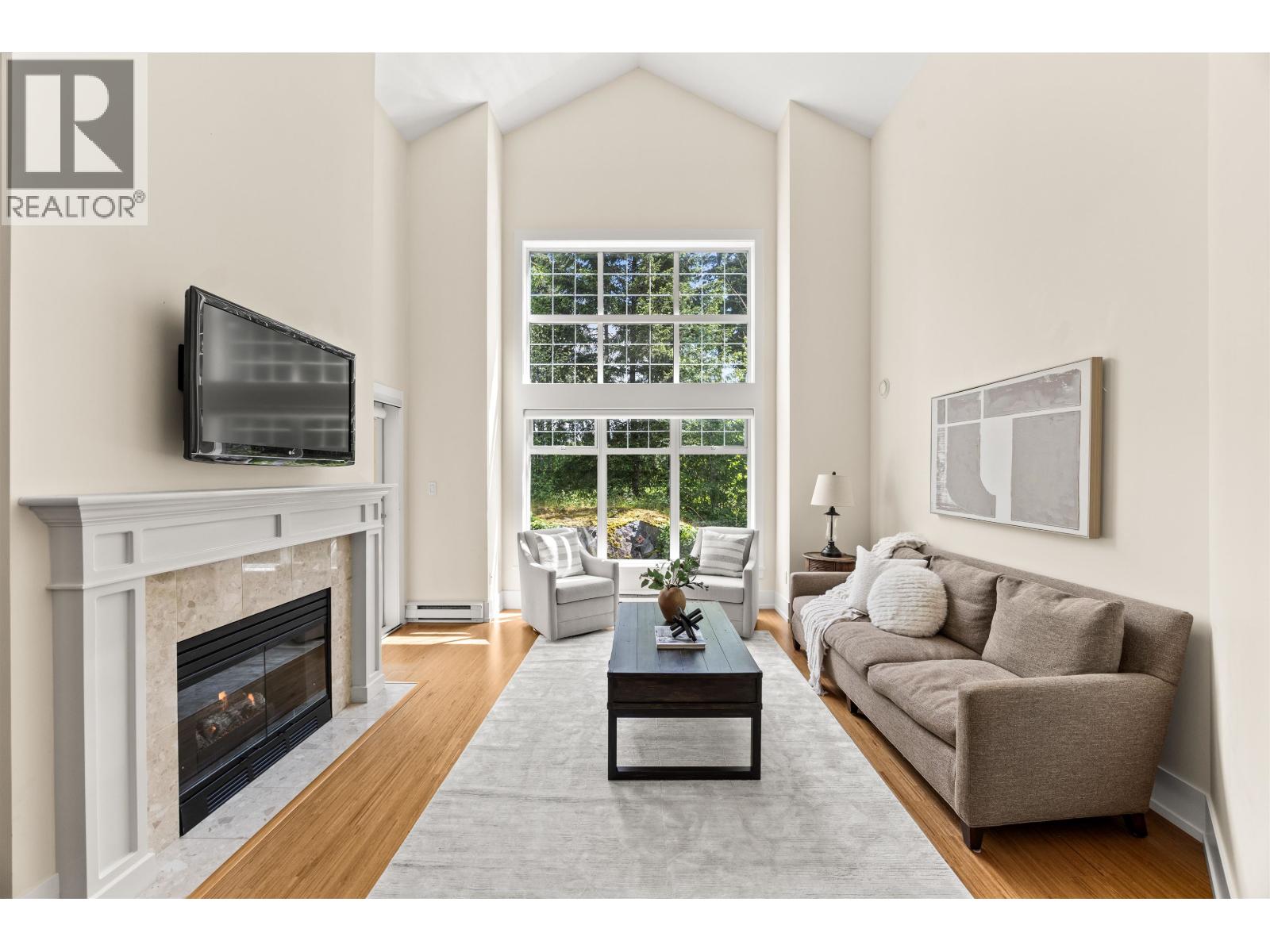 306 1140 STRATHAVEN DRIVE, North Vancouver