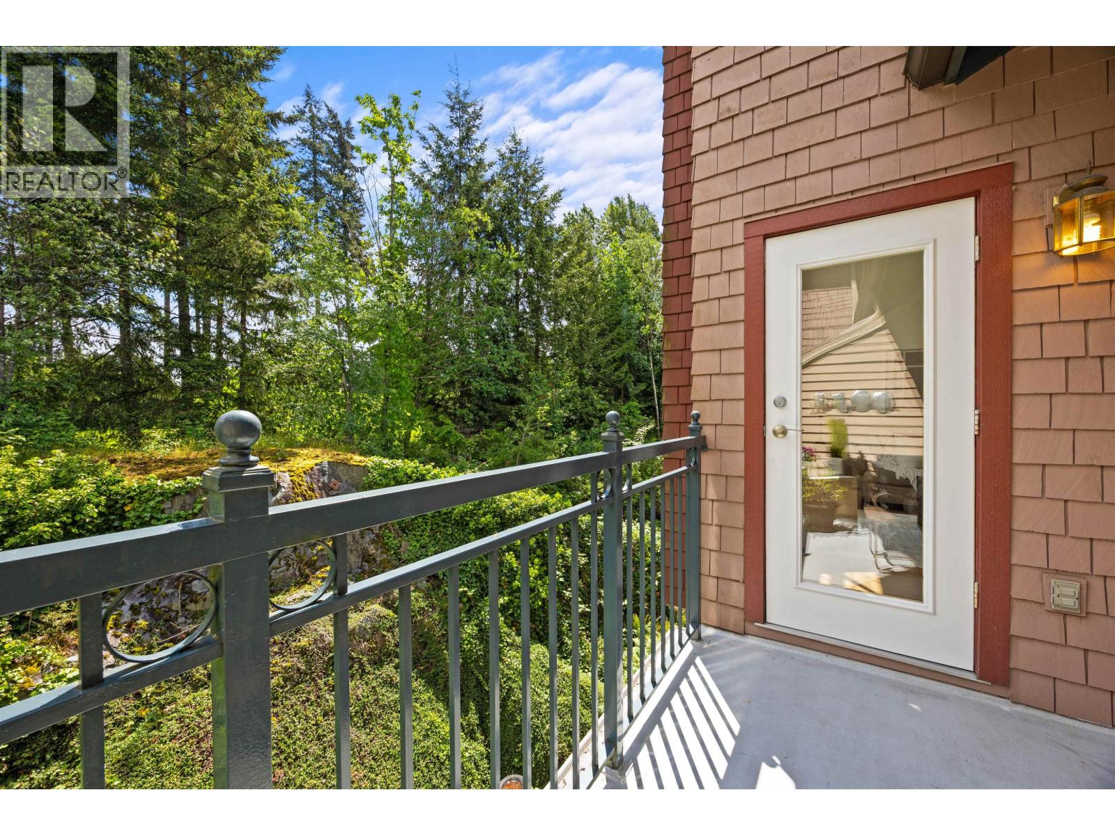 306 1140 STRATHAVEN DRIVE, North Vancouver