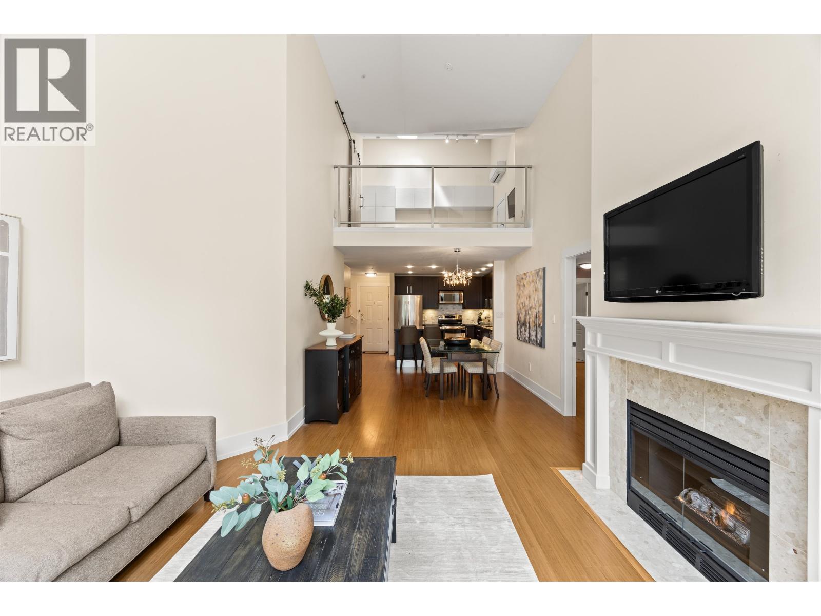 306 1140 STRATHAVEN DRIVE, North Vancouver