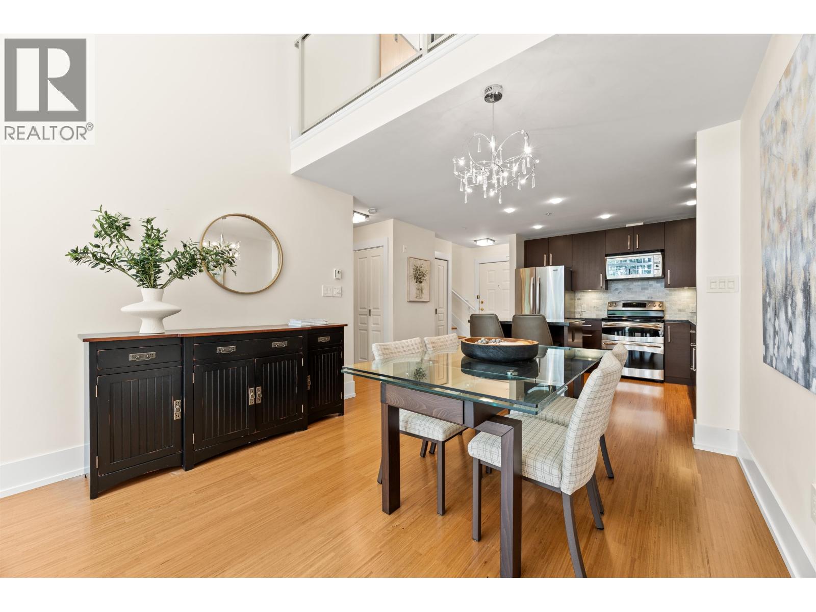 306 1140 STRATHAVEN DRIVE, North Vancouver
