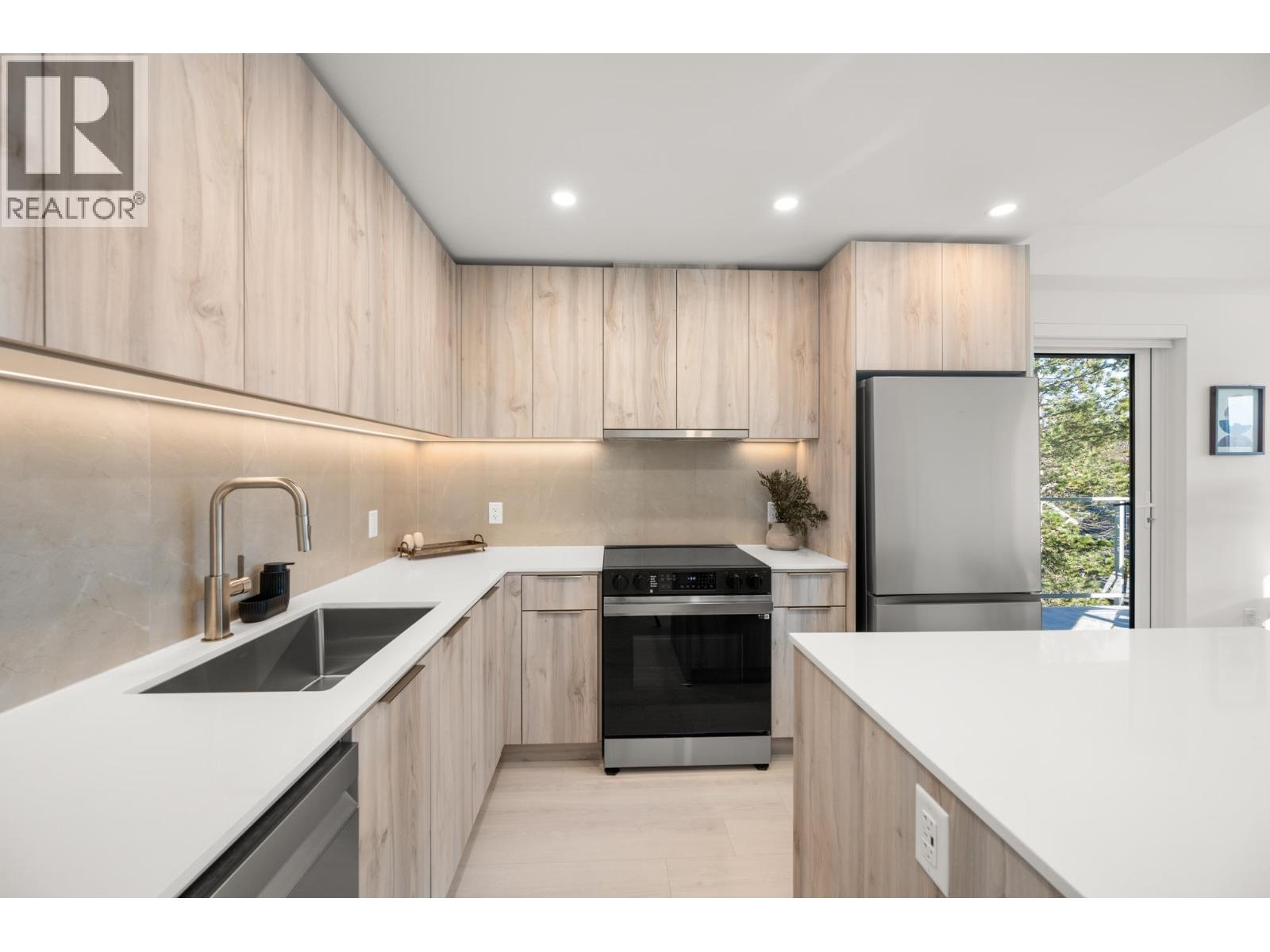 613 3596 MALSUM DRIVE, North Vancouver