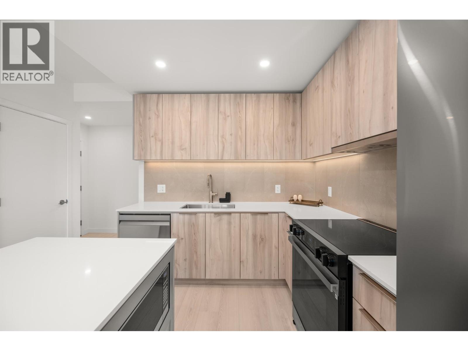 613 3596 MALSUM DRIVE, North Vancouver