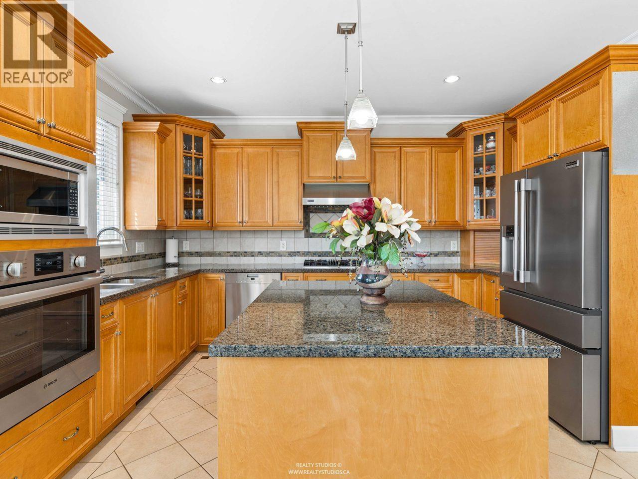 255 CARLETON AVENUE, Burnaby
