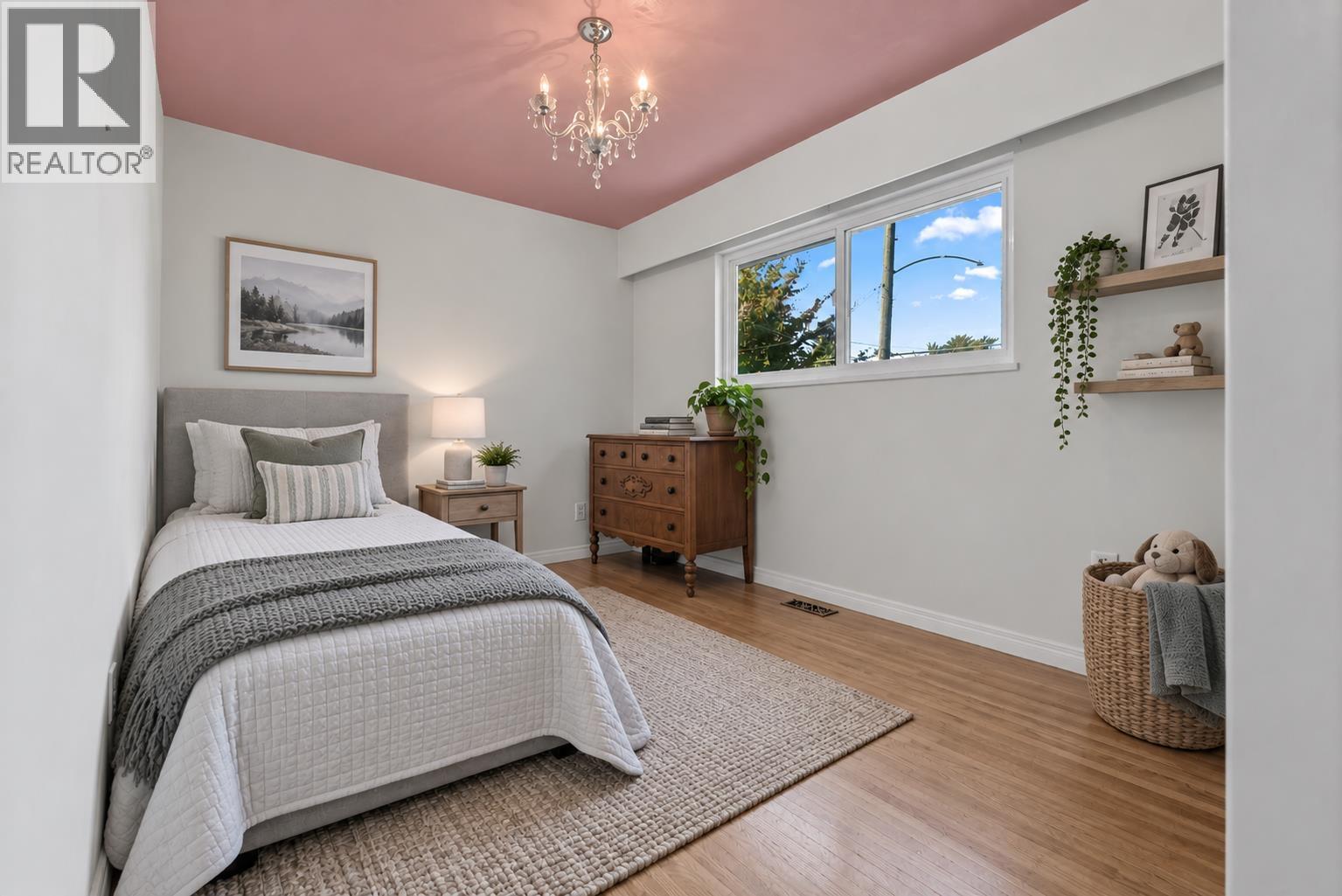 4924 45 AVENUE, Delta