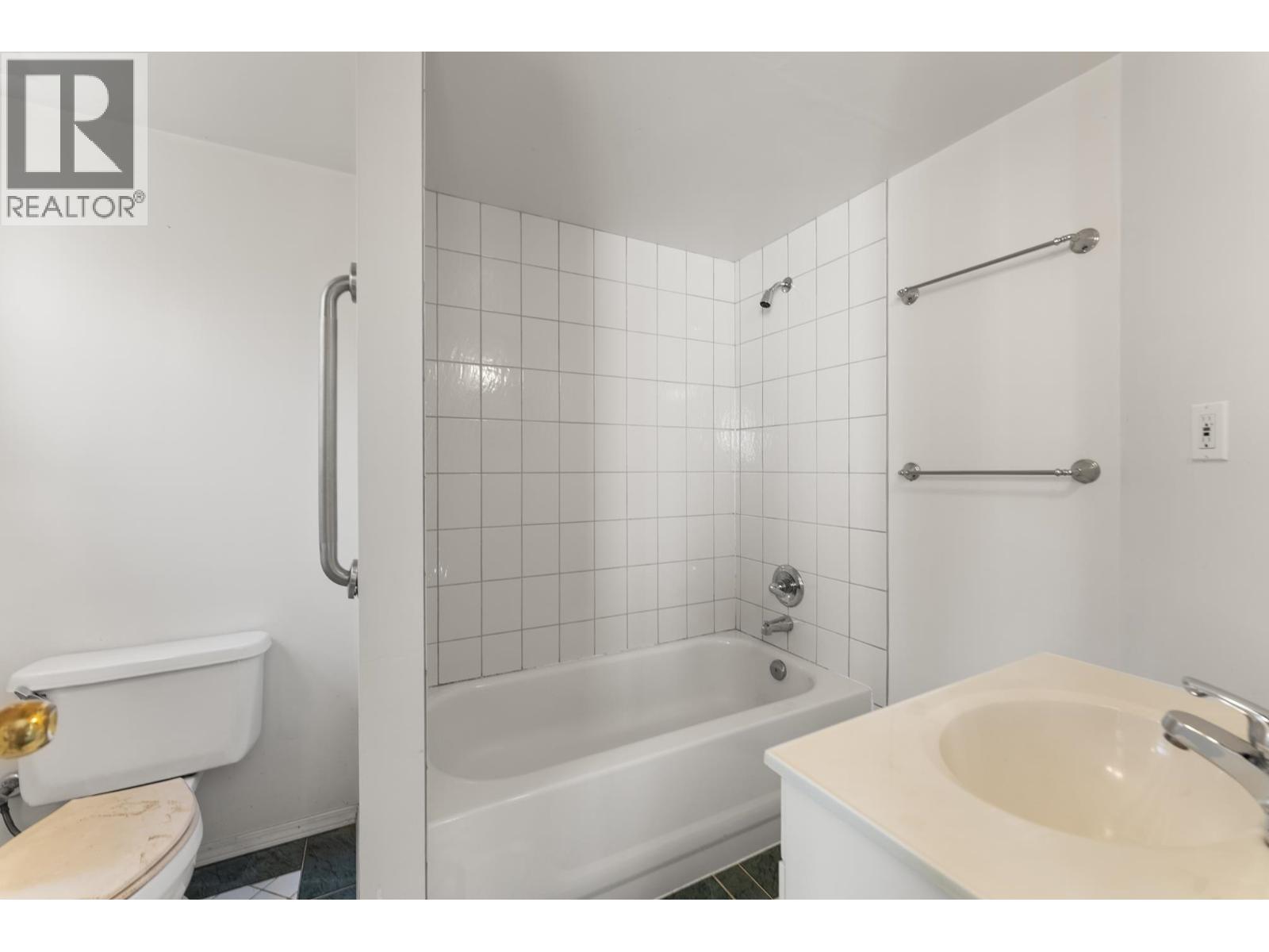 4924 45 AVENUE, Delta
