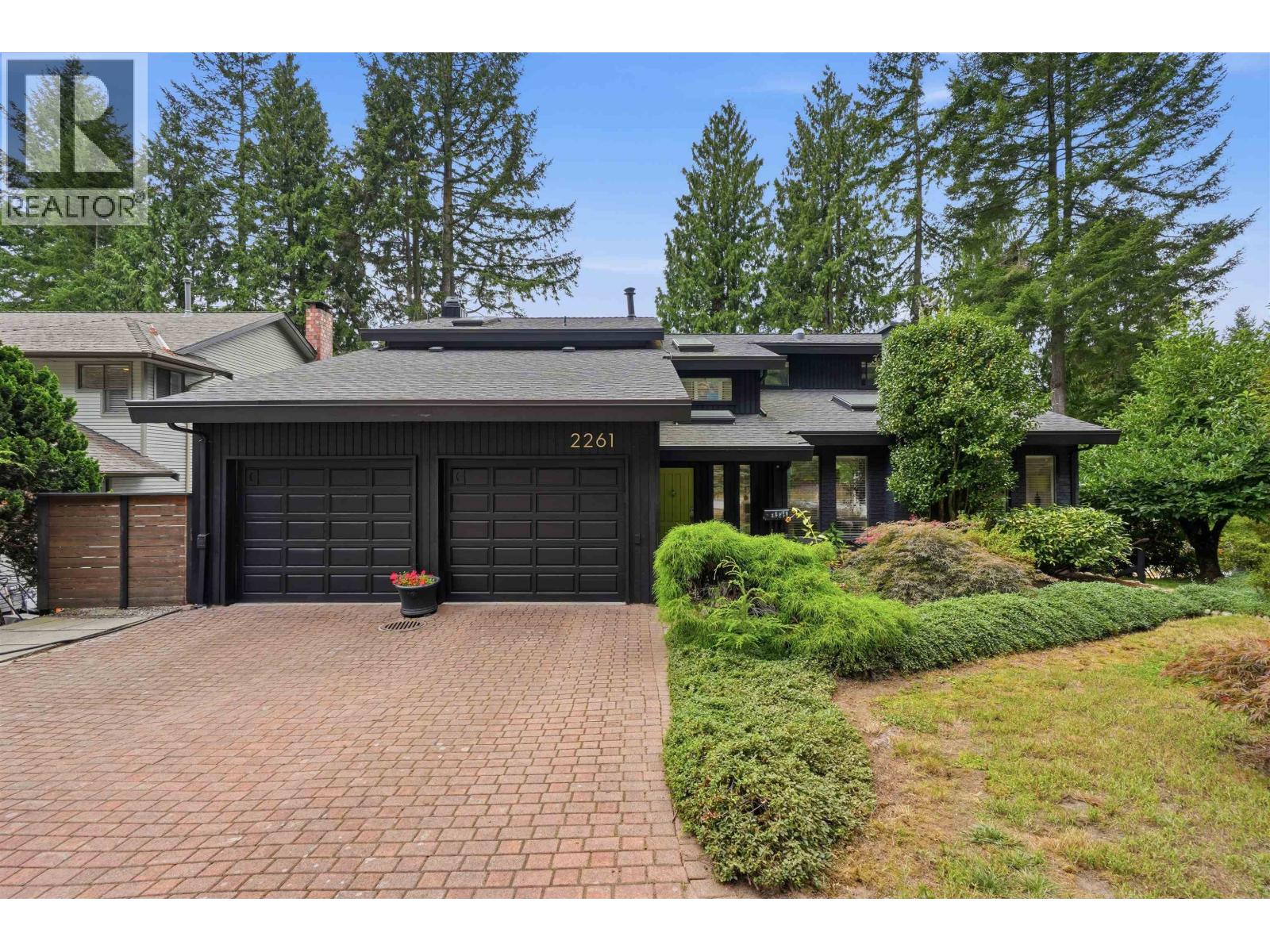 2261 HILL DRIVE, North Vancouver