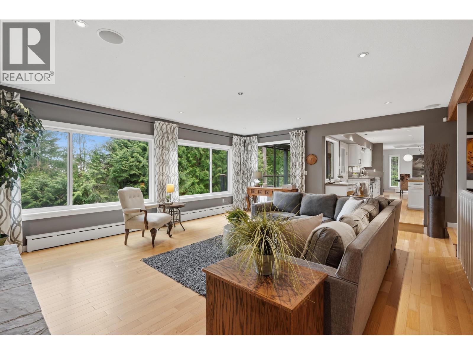 2261 HILL DRIVE, North Vancouver